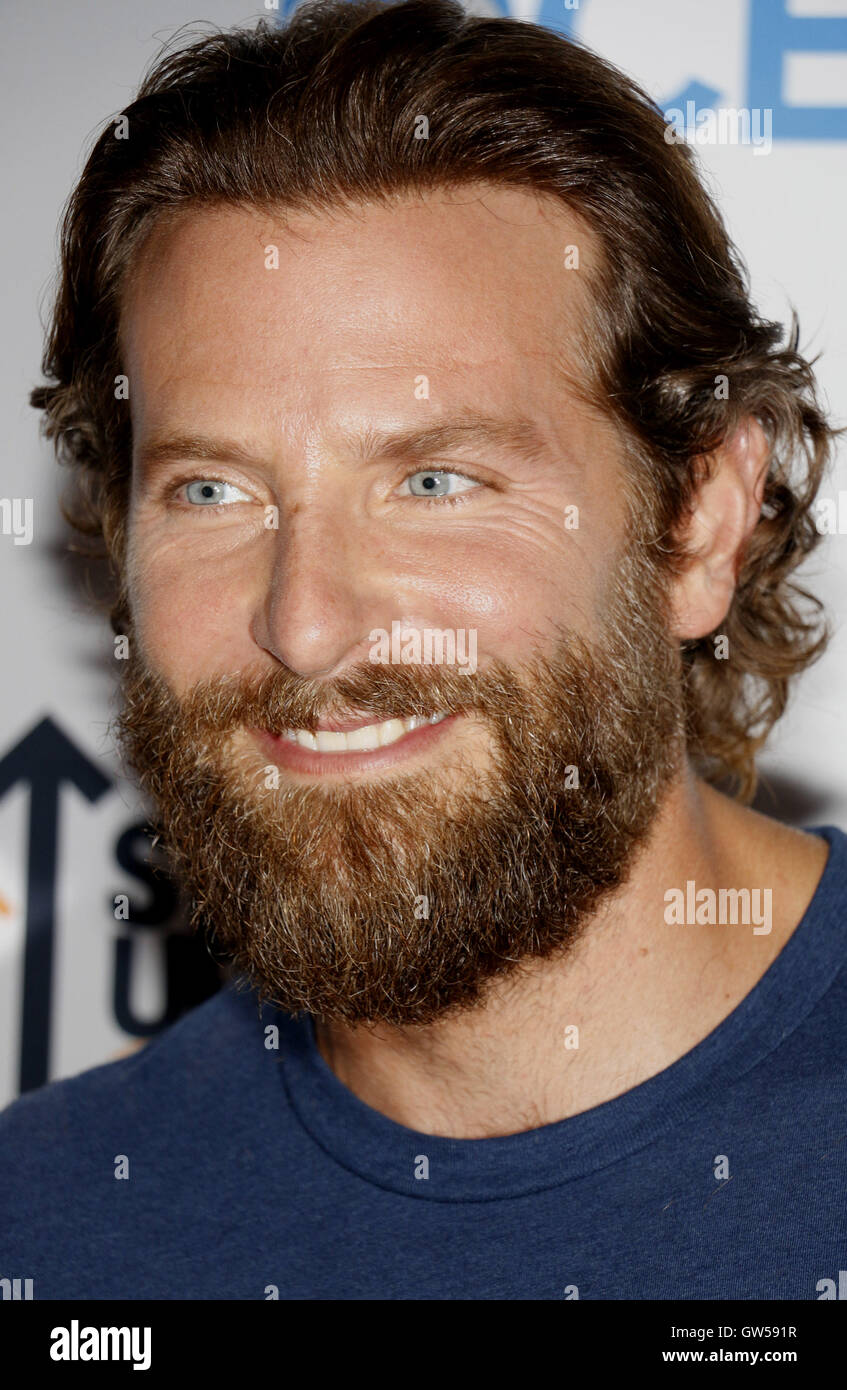 Bradley Cooper At The 5th Stand Up To Cancer Held At The Walt