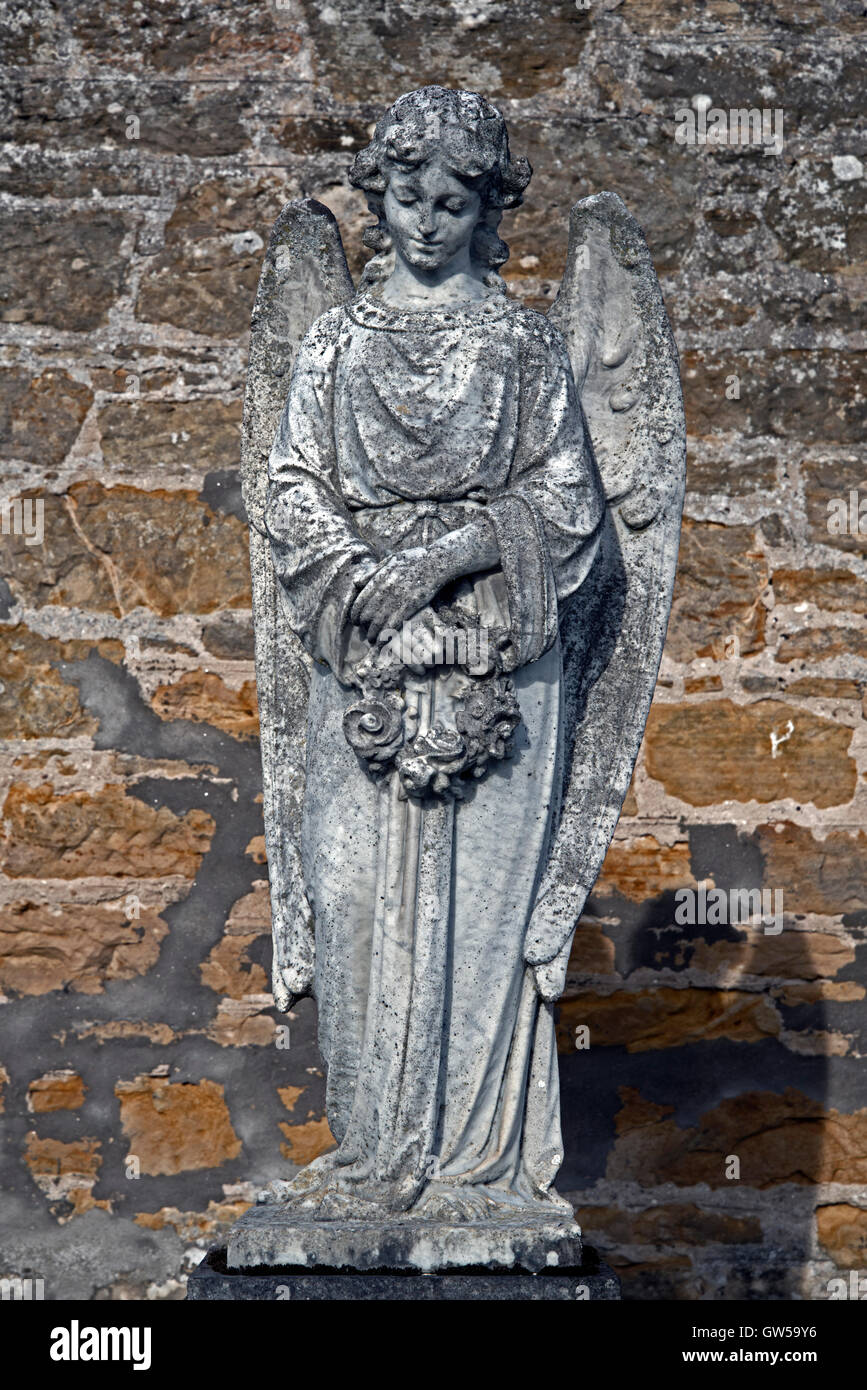 Statue of an angel on a grave in Elgin Cemetery, Elgin, Morayshire, Scotland, UK. Stock Photo