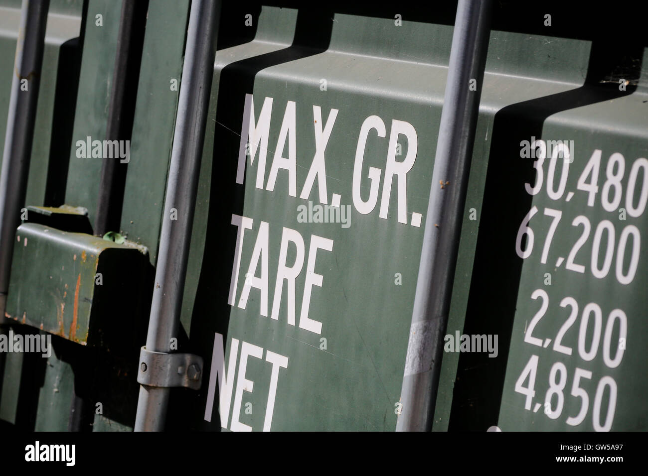 Stencilled letters on a shipping containers showing weight Stock Photo
