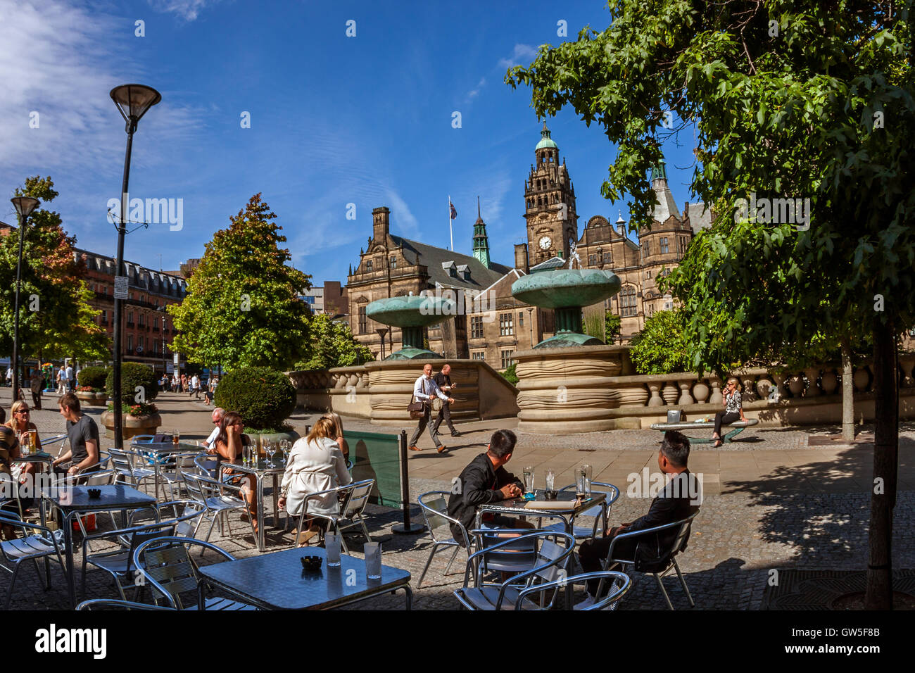 Town Hall, Peace Gardens and pavement cafe, Sheffield Stock Photo