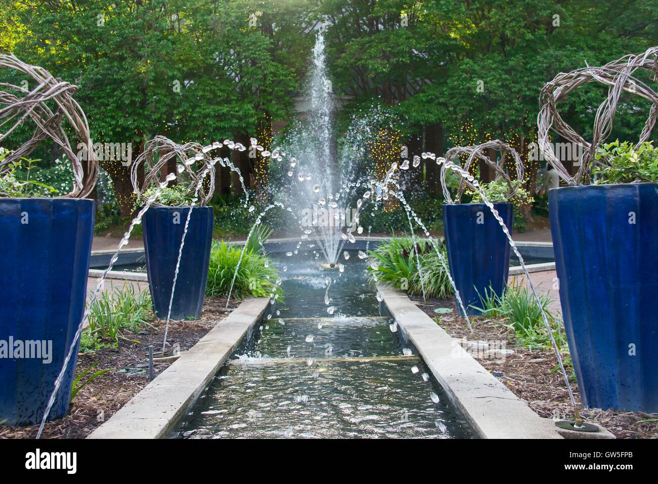 Water fountain garden hi-res stock photography and images - Alamy