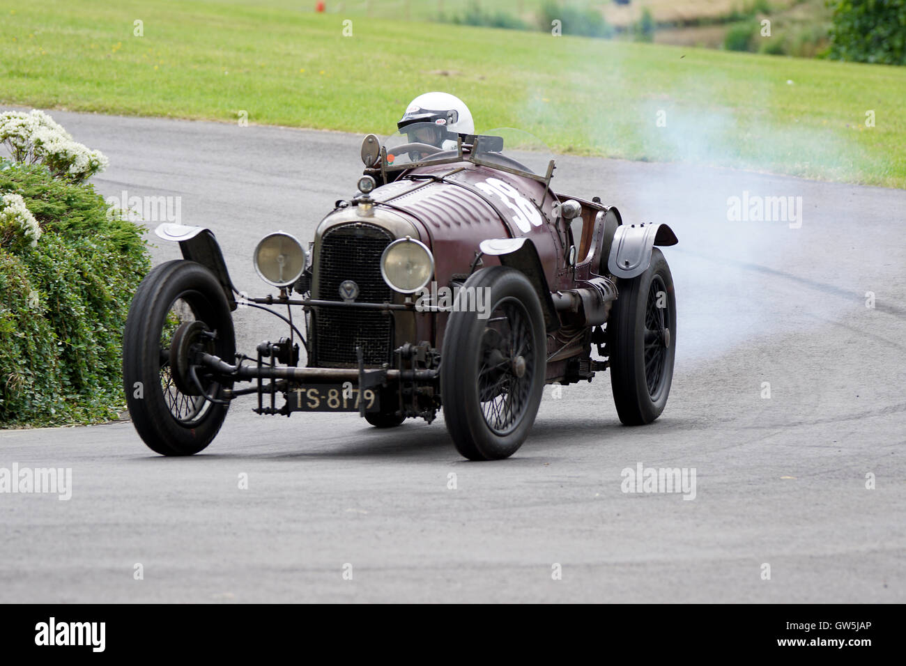 Bob Drewitt 1923 Amilcar Riley Special negotiates the roundabout at the 2016 Chateau Impney Hill Climb Stock Photo