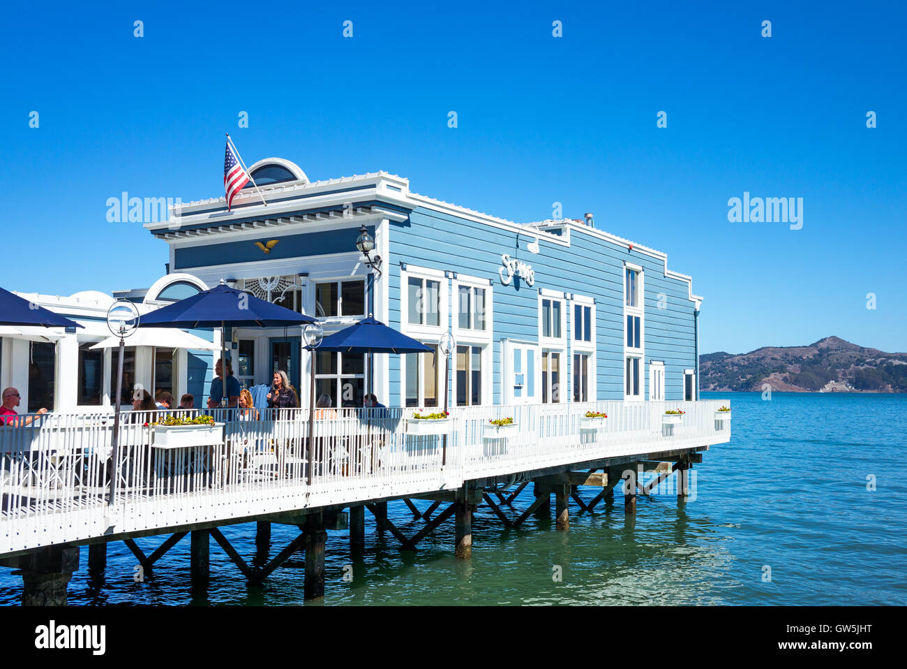 https://c8.alamy.com/comp/GW5JHT/sausalito-usa-september-23-2015-a-restaurant-on-stilts-in-the-waterfront-GW5JHT.jpg