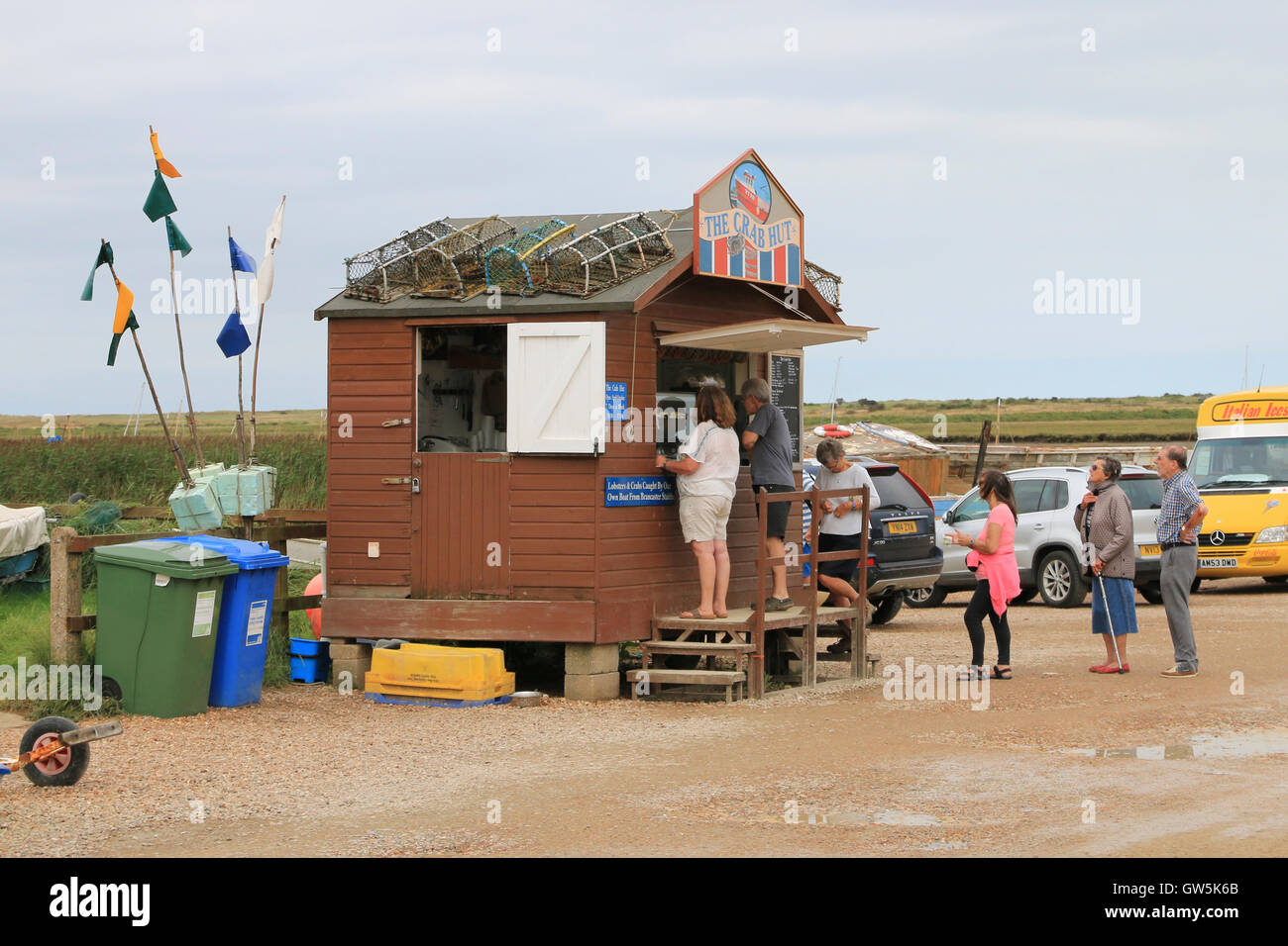 Queue for lunch at the crab hut Stock Photo Alamy
