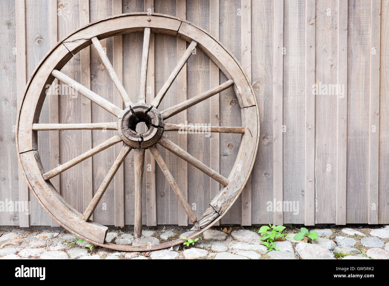 Leaning wagon wheel hires stock photography and images Alamy