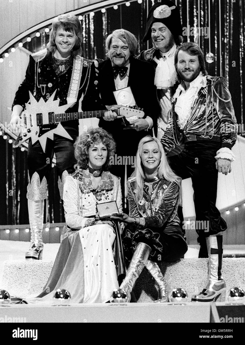 ABBA at stage Eurovision Song Contest 1974 in Brighton, Benny  Andersson,AnniFrid Lyngstad,Agneta Fältskog och Björn Ulvaeus Stock Photo -  Alamy