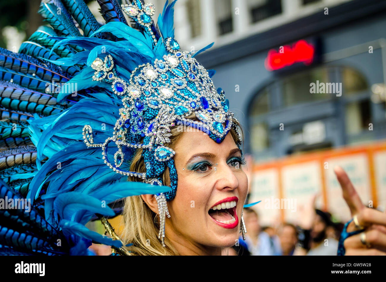 Beautiful women notting hill carnival hi-res stock photography and ...