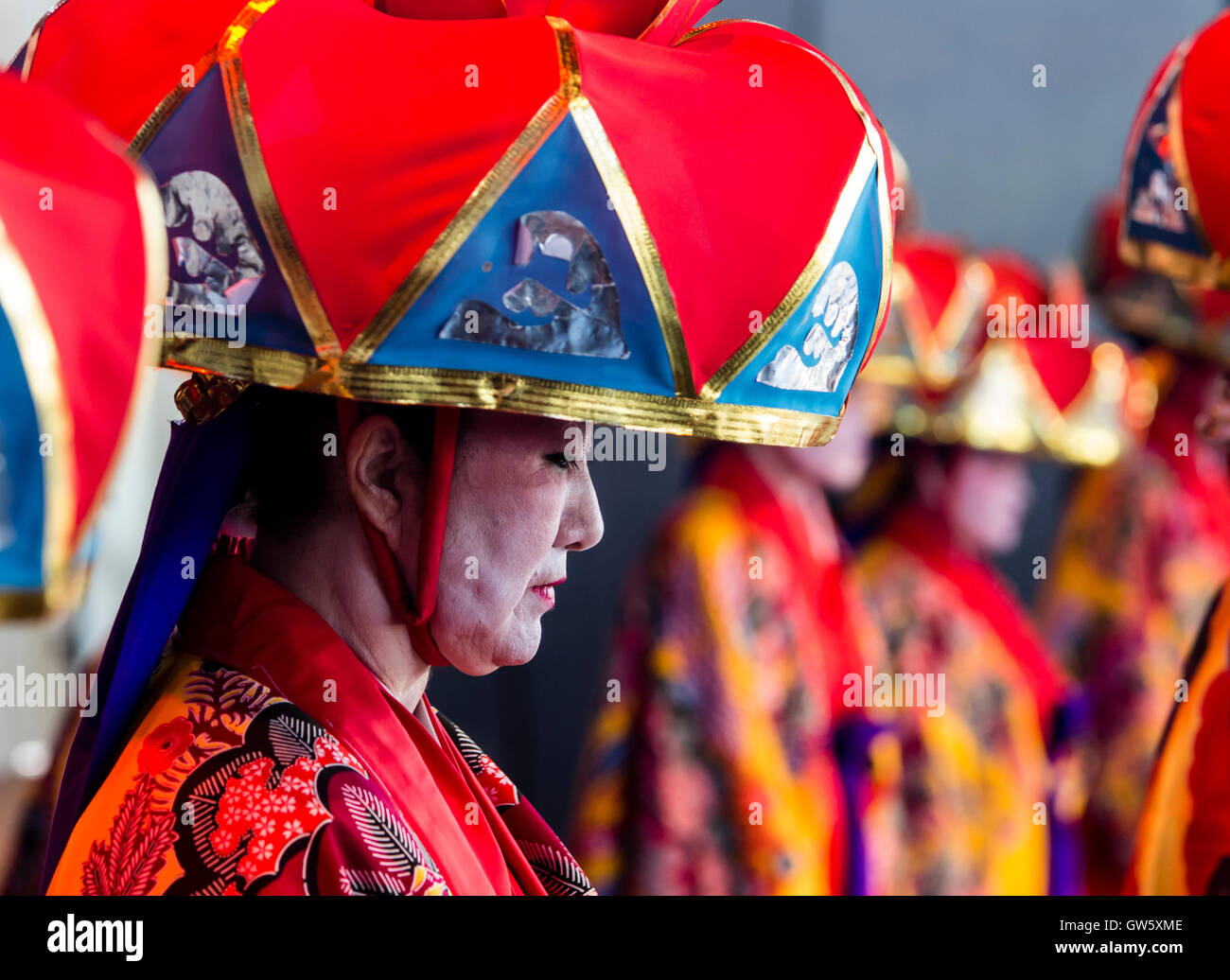 Ryukyu dance. Okinawa traditional dance Stock Photo Alamy