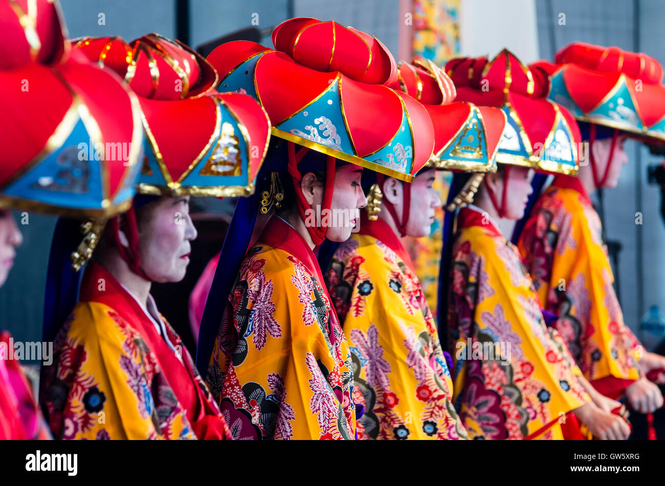 Ryukyu dance. Okinawa traditional dance Stock Photo Alamy