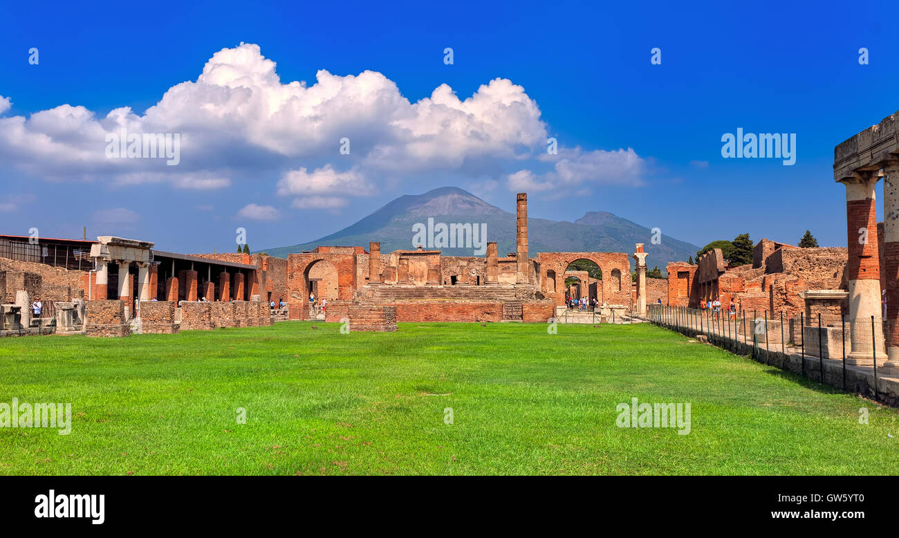 Panoramic view of Pompeii excavation site and Mount Vesuvius, Naples, Italy Stock Photo