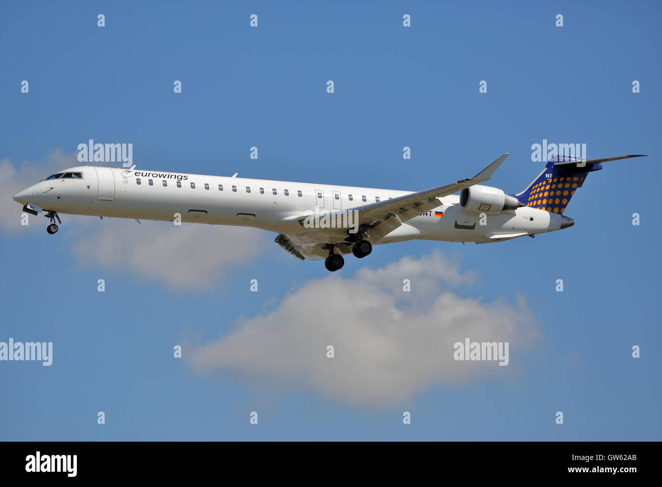Eurowings Canadair Regional Jet CRJ900 DACNT landing at London