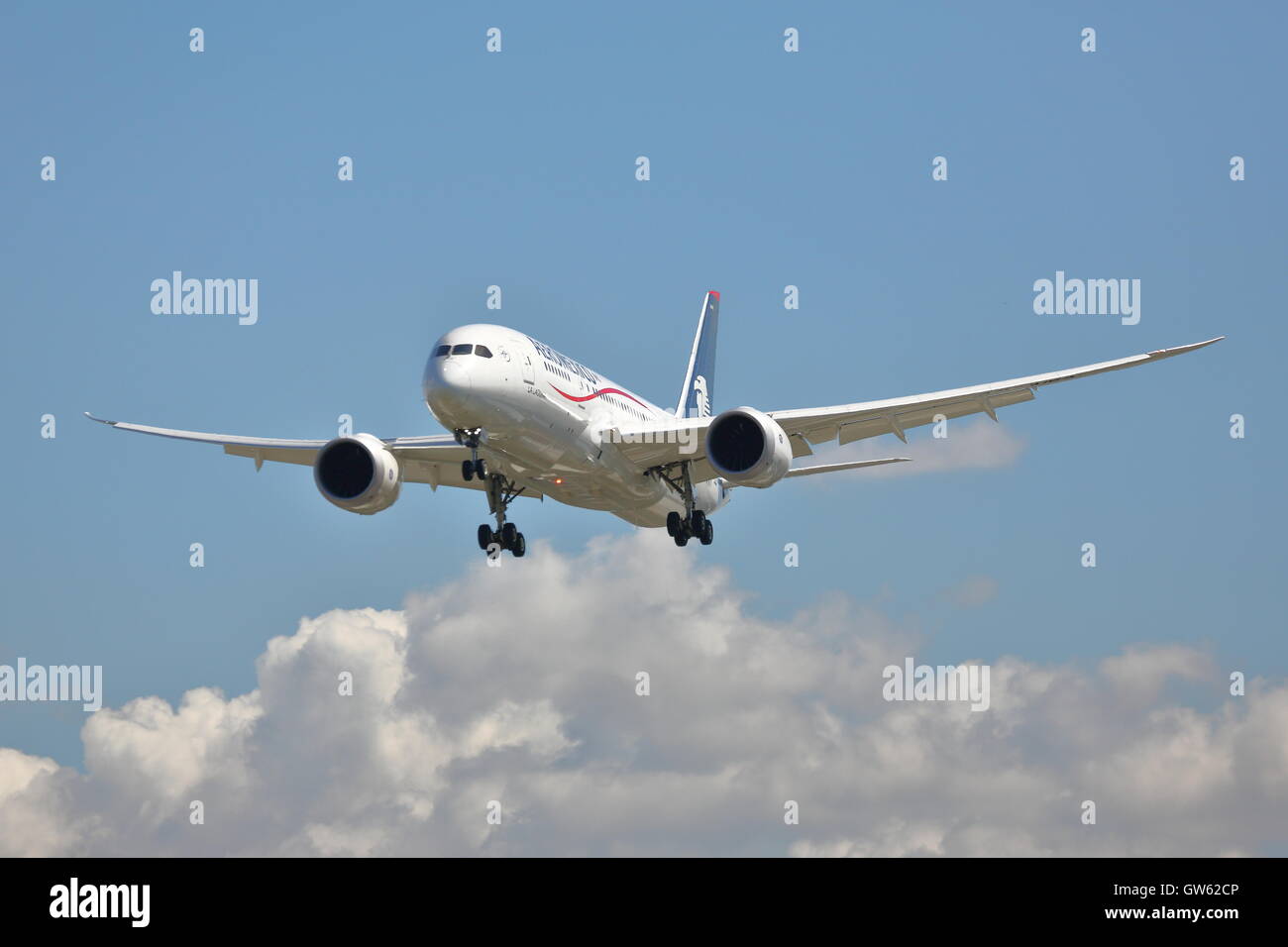 Aeromexico Boeing 7878 XAAMX landing at London Heathrow Airport, UK Stock Photo Alamy