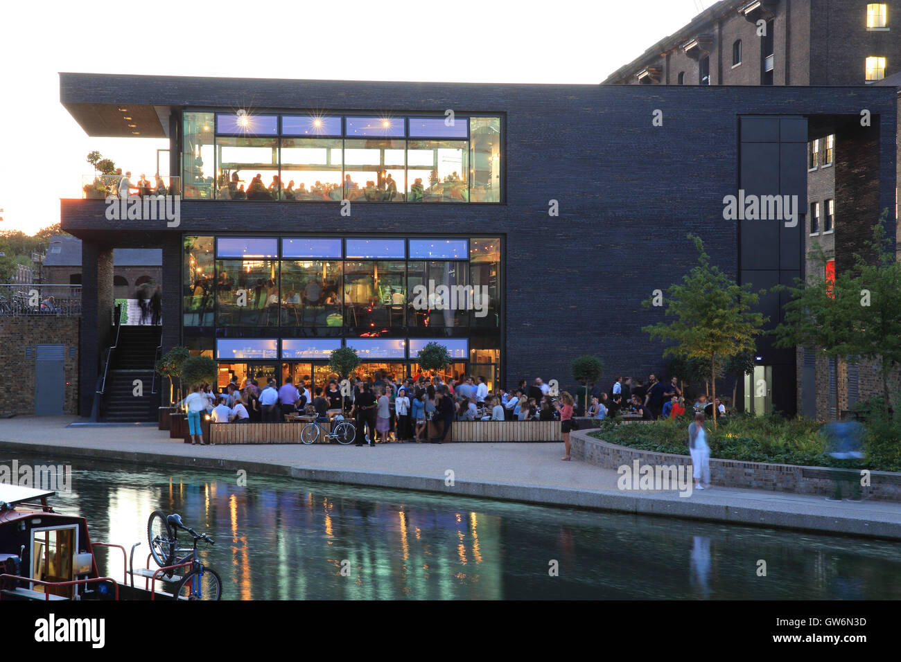 The trendy Lighterman gastro pub on the Regent's Canal, in the vibrant