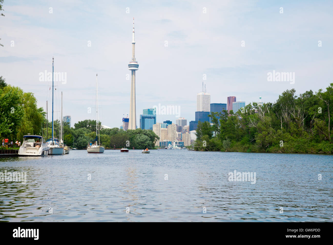 Cn tower toronto marina hi-res stock photography and images - Alamy