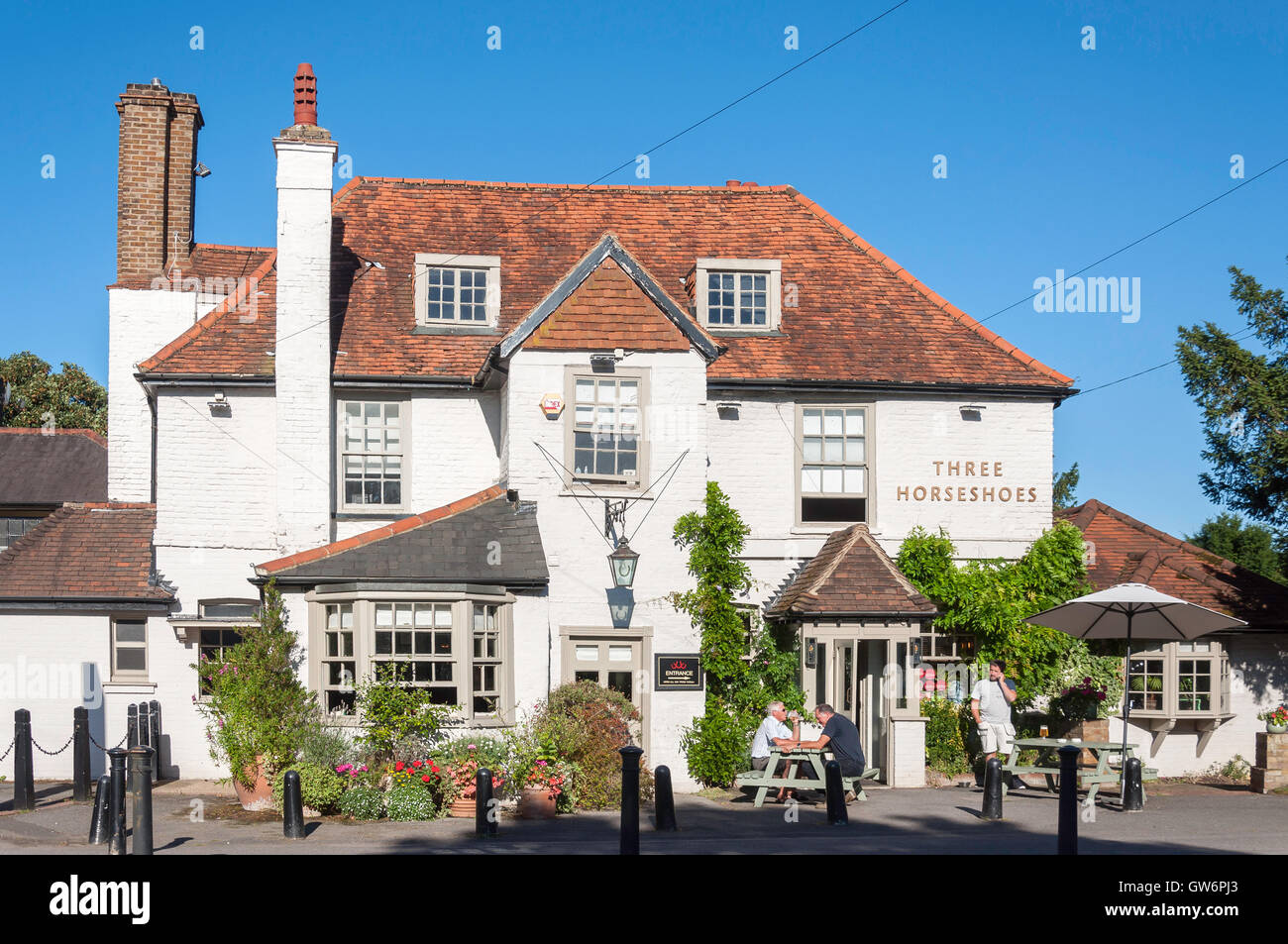 16th century The Three Horseshoes Pub, Shepperton Road, Laleham, Surrey, England, United Kingdom Stock Photo