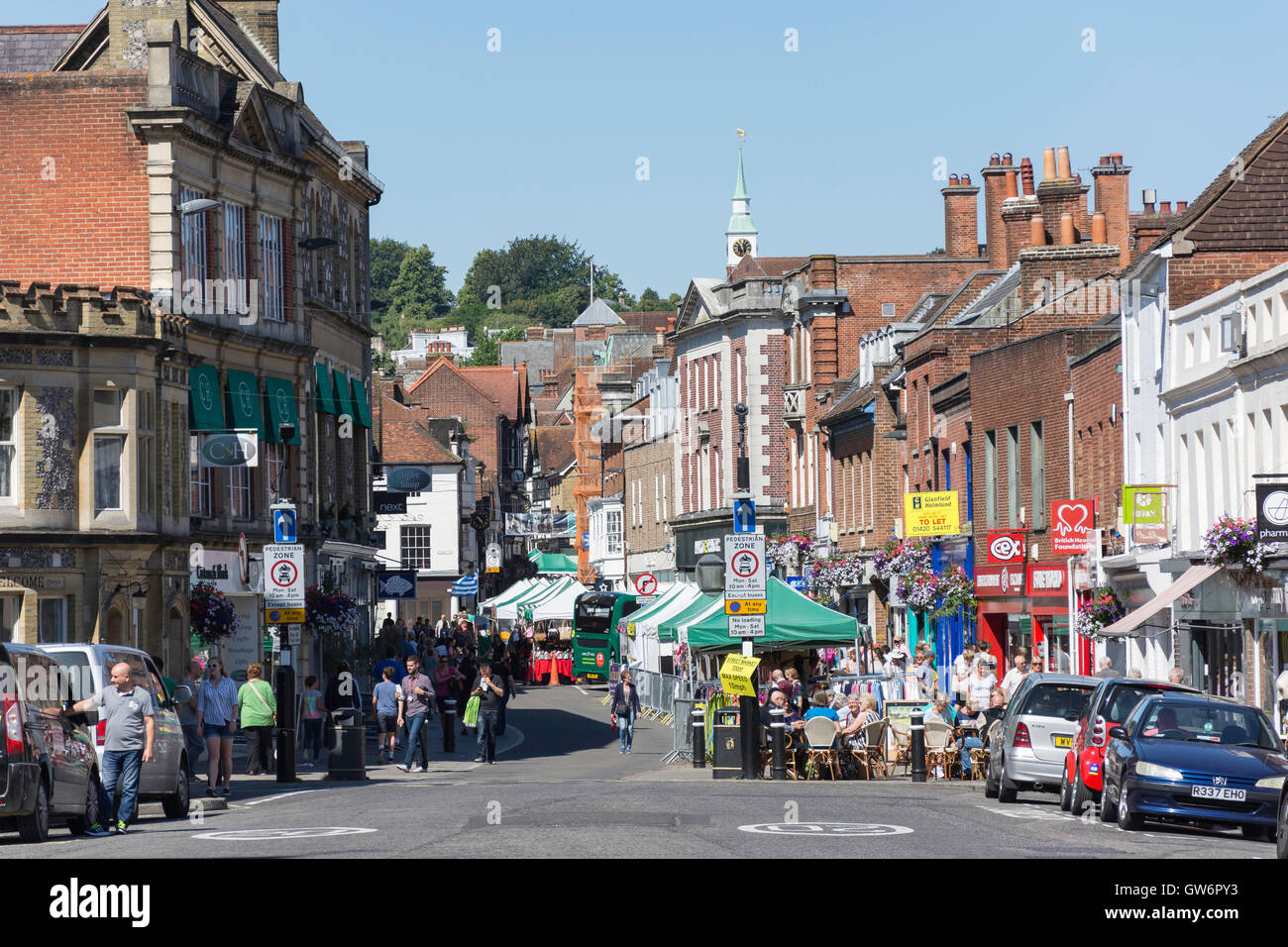 Winchester hampshire high street hi-res stock photography and images ...