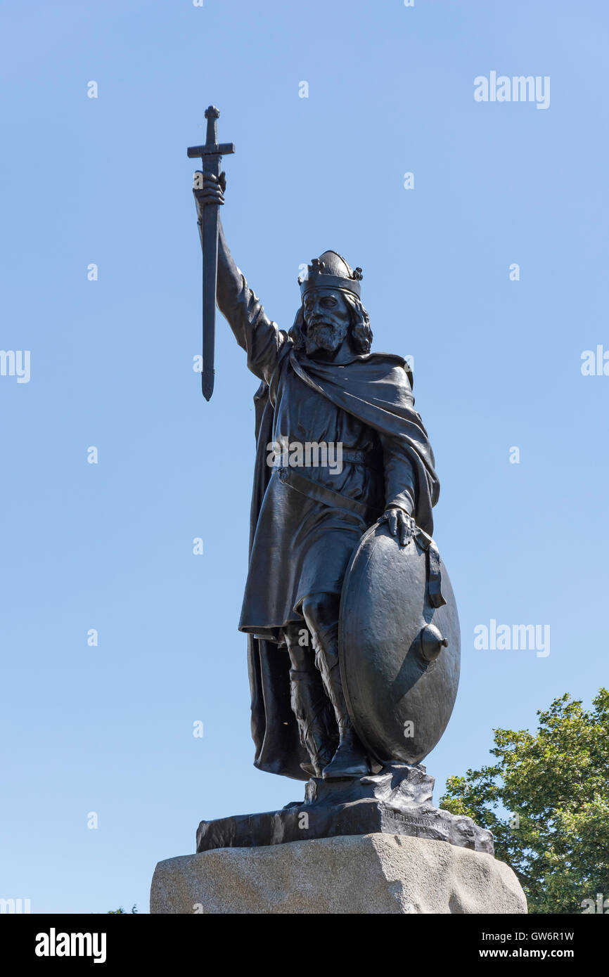 King Alfred Statue, Broadway, Winchester, Hampshire, England, United Kingdom Stock Photo