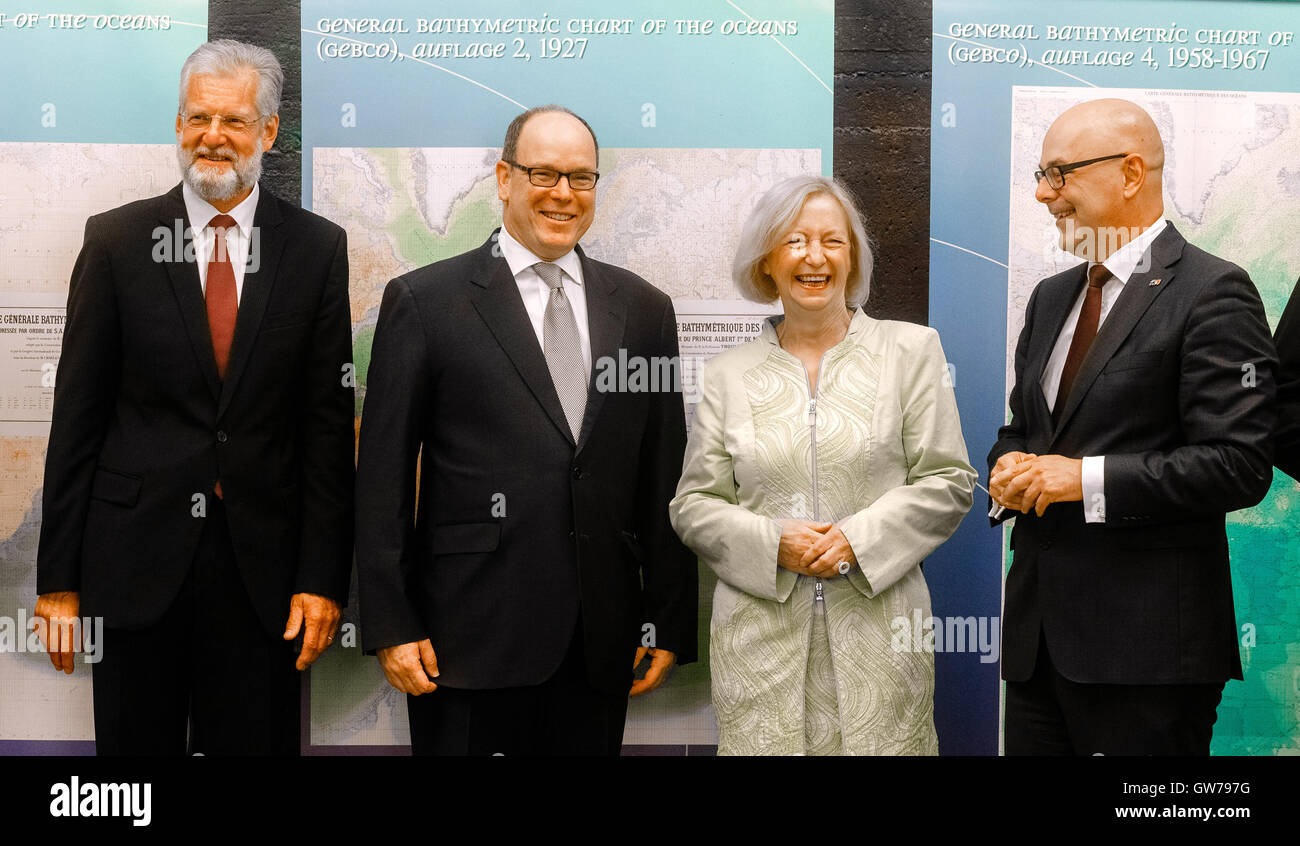 Kiel, Germany. 12th Sep, 2016. Peter Herzig (L-R), director of the GEOMAR ocean research center, Albert II, Prince of Monaco, German Minister of Education Johanna Wanka, and Torsten Albig, State Premier of Schleswig-Holstein, pose ahead of the awarding of the German Ocean Award 2016 to Albert II, Prince of Monaco in Kiel, Germany, 12 September 2016. Prince Albert was awarded for his engagement in protecting the oceans. Photo: MARKUS SCHOLZ/dpa/Alamy Live News Stock Photo