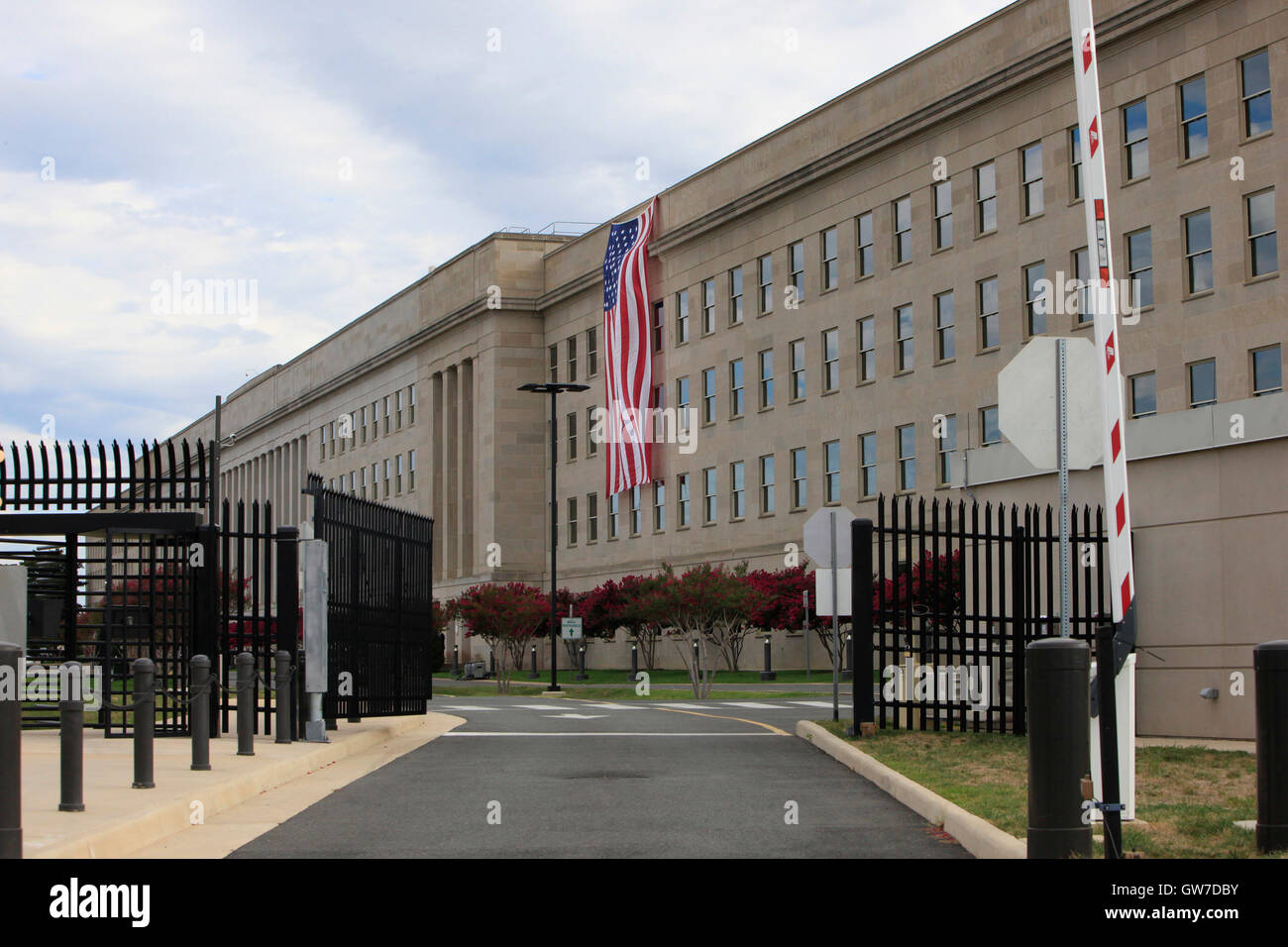 Скотт беррье. Ведомства сша. Ведомства сша. Министерство обороны сша здание. Министерство финансов сна.