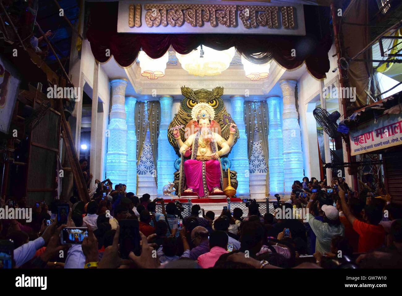 Lalbaugcha Raja High Resolution Stock Photography And Images Alamy