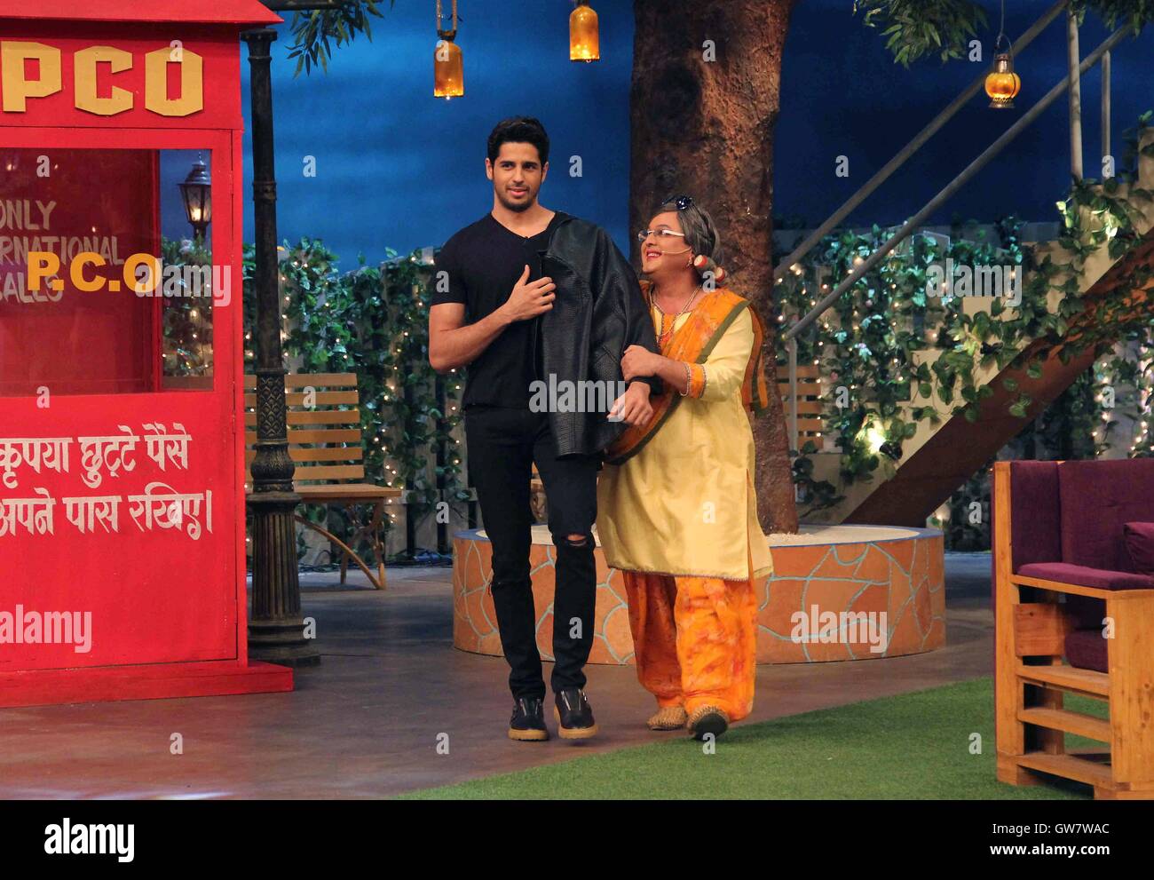 Bollywood actor Sidharth Malhotra comedian Ali Asgar promotion film ...