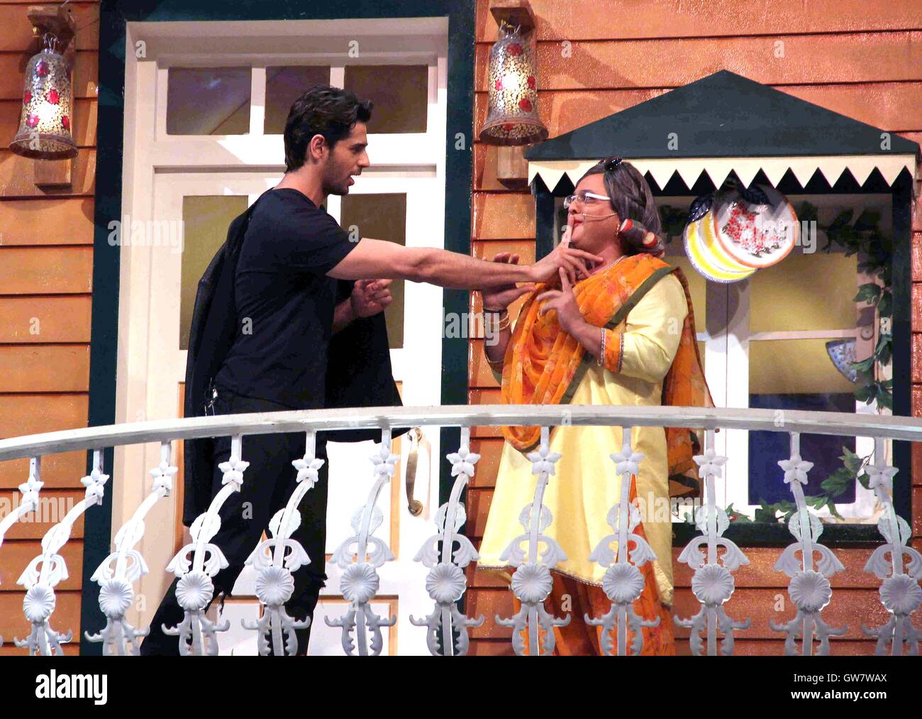 Bollywood actor Sidharth Malhotra comedian Ali Asgar promotion film ...