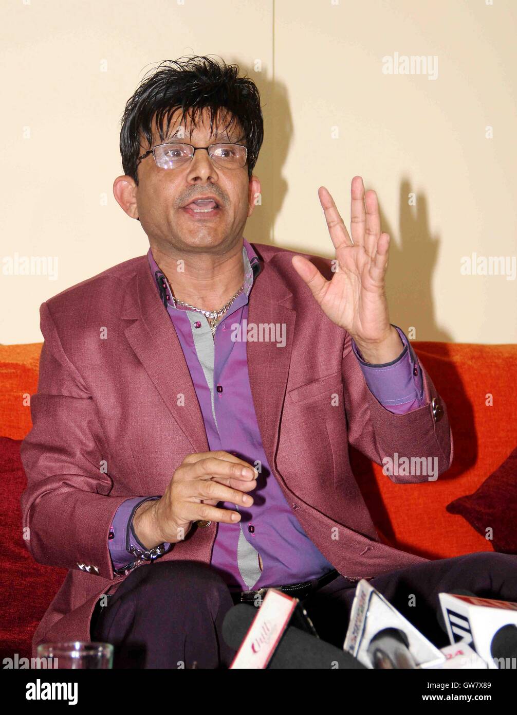 Bollywood actor filmmaker Kamaal Rashid Khan conference tlleged telephonic conversation bilmmaker Kumar Mangat Pathak mumbai Stock Photo