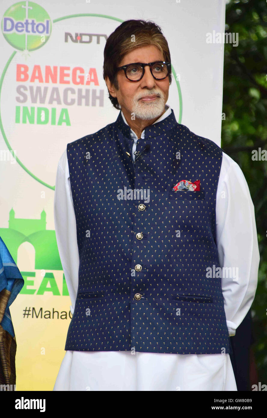 Amitabh Bachchan Indian Bollywood actor during the NDTV Dettol Maha Cleanathon Banega Swachh India campaign at the JJ Hospital complex in Mumbai India Stock Photo