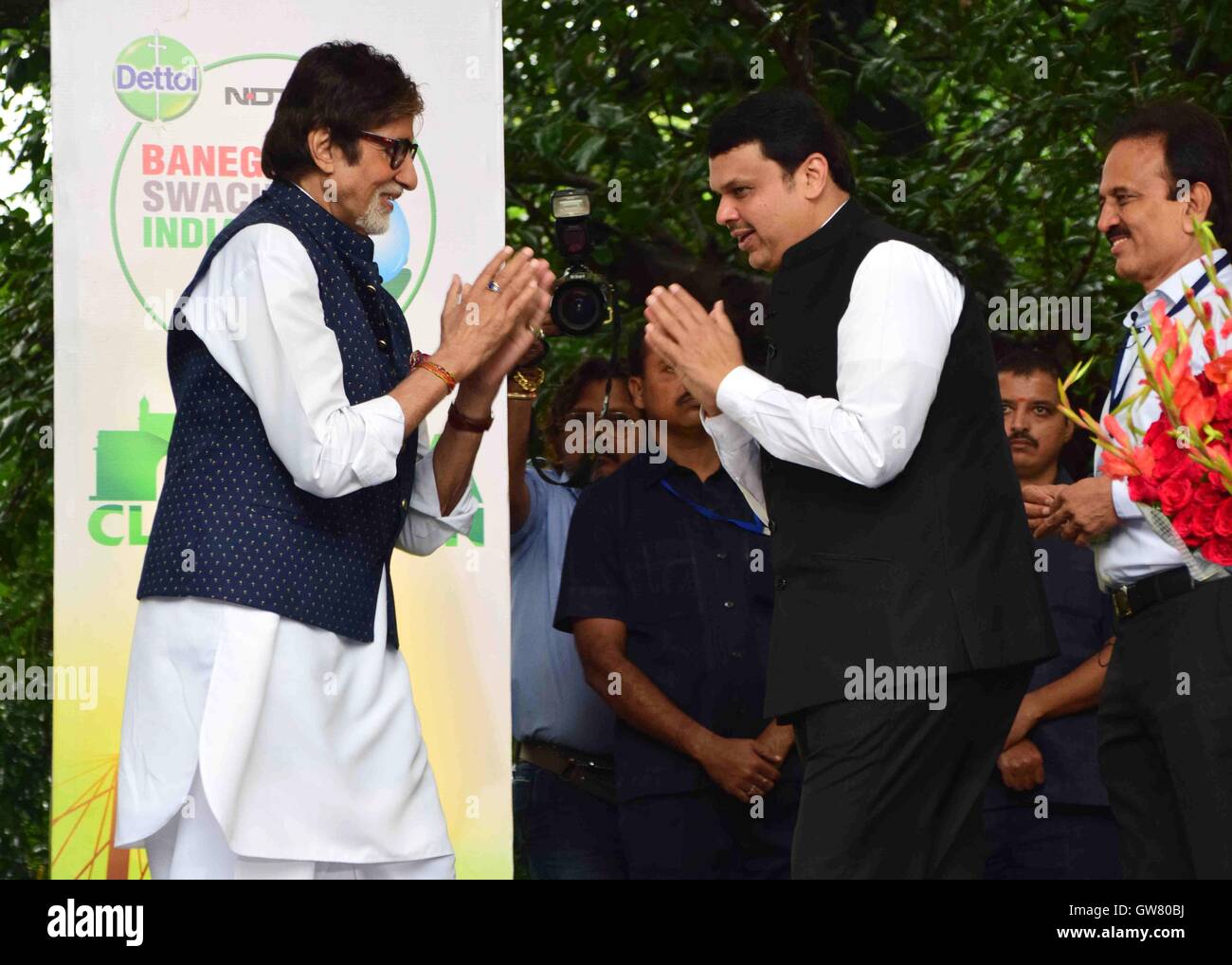 actor Amitabh Bachchan Maharashtra Chief Minister Devendra Fadnavis NDTV Dettol Maha Cleanathon campaign JJ Hospital Mumbai Stock Photo