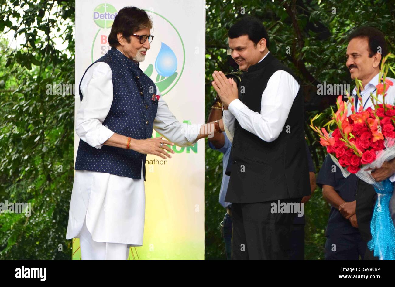 actor Amitabh Bachchan Maharashtra Chief Minister Devendra Fadnavis NDTV Dettol Maha Cleanathon campaign JJ Hospital Mumbai Stock Photo