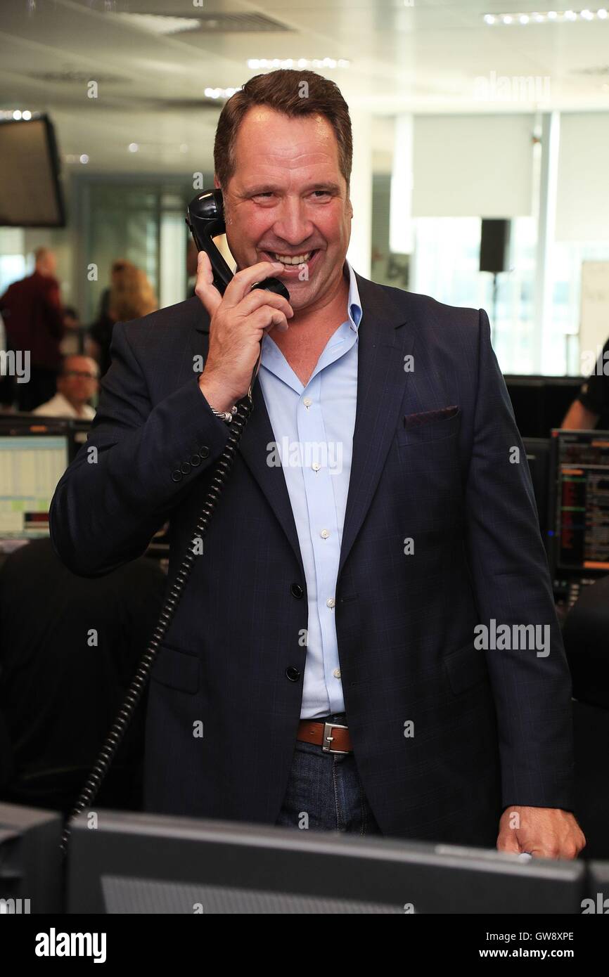 David Seaman takes part in the 12th BGC Annual Charity Day at Canary Wharf in London, in commemoration of the 658 employees lost in the World Trade Center attacks on 9/11. Stock Photo