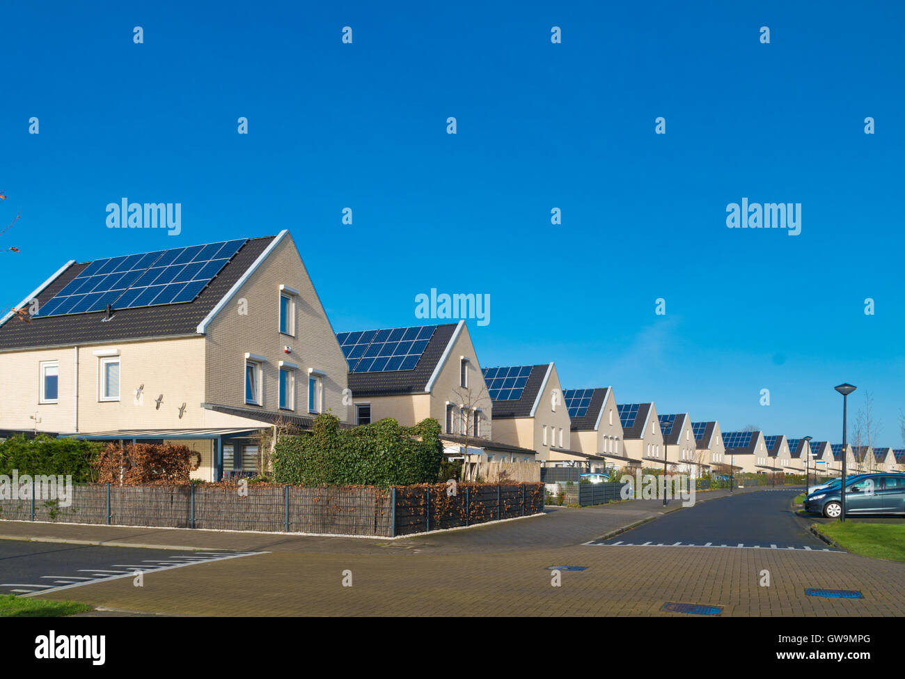 Modern row houses hi-res stock photography and images - Alamy