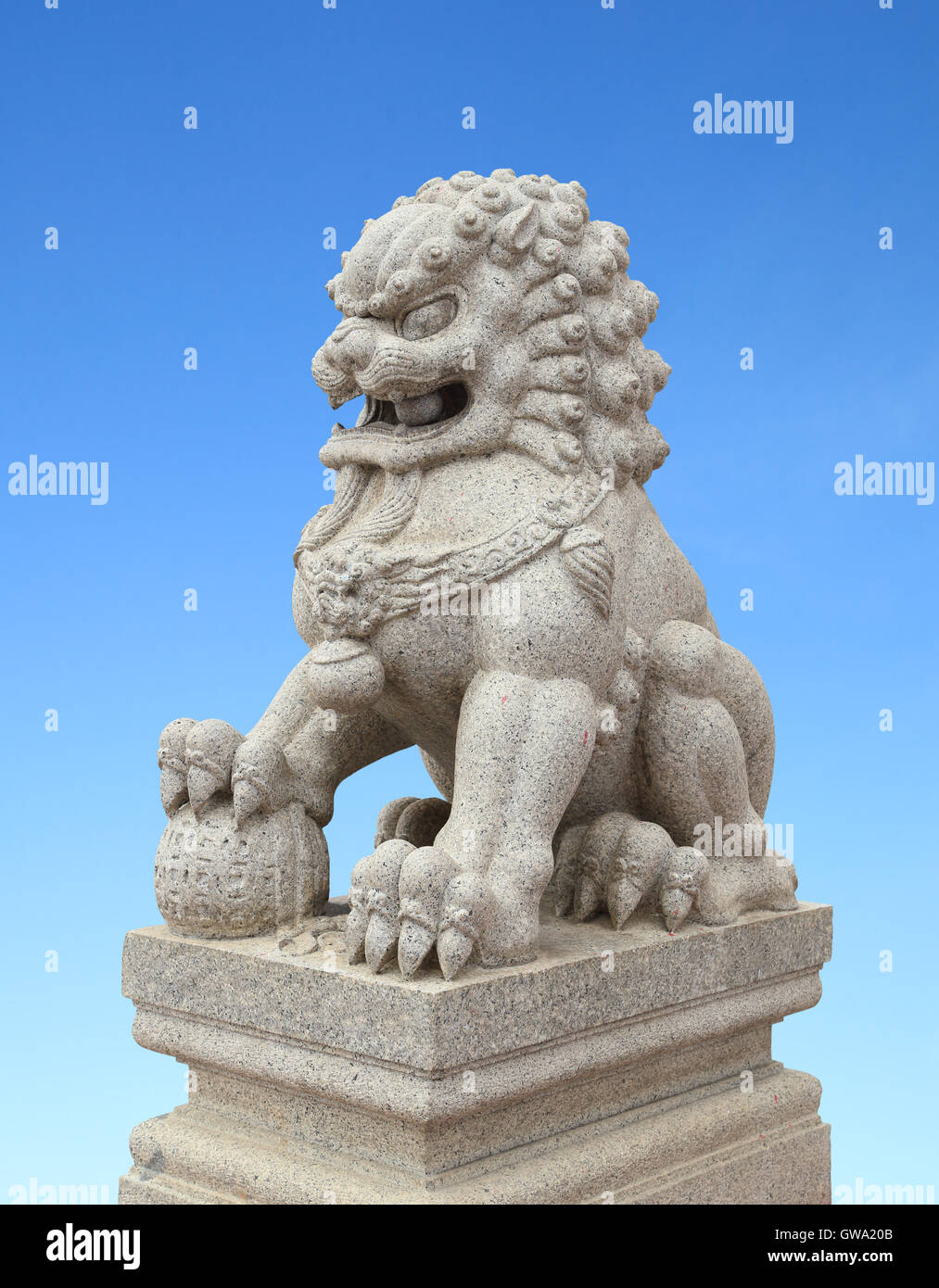 Chinese Imperial Lion Statue Stock Photo Alamy