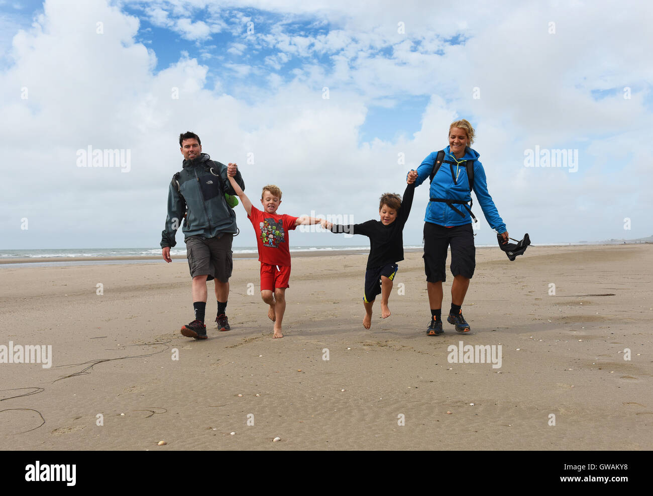 Family british beach hi-res stock photography and images - Alamy