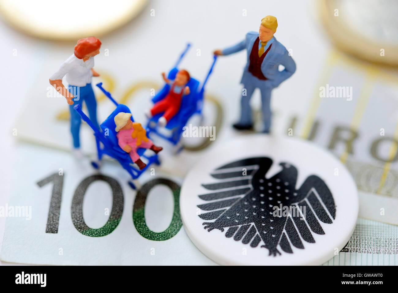Miniature figures of a family on bank notes, symbolic photo family money, Miniaturfiguren einer Familie auf Geldscheinen, Symbol Stock Photo