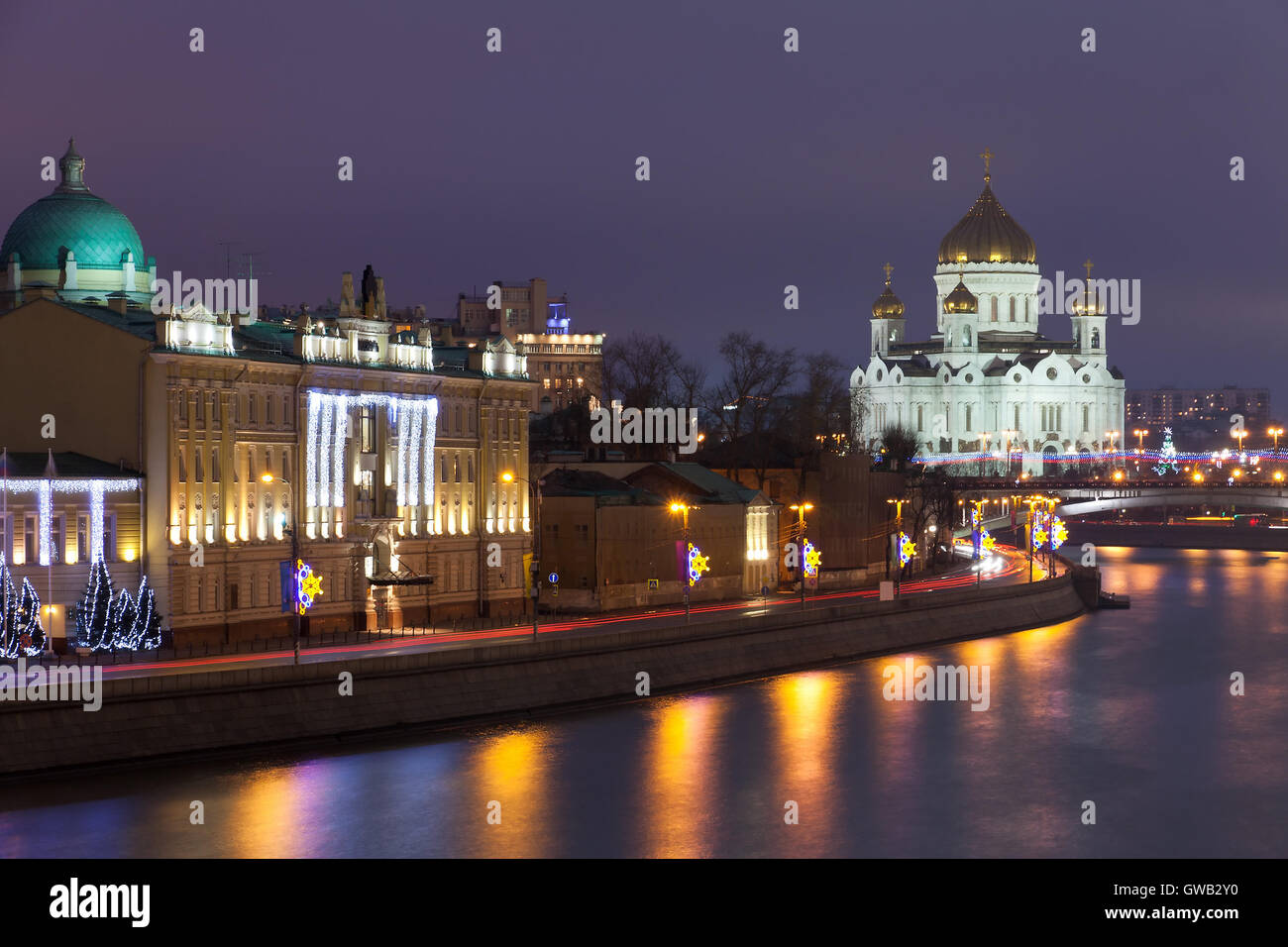 Touristic spot in the Moscow center (landmark): view to the Moskva river, bridges, embankment and Cathedral of Christ the Savior Stock Photo