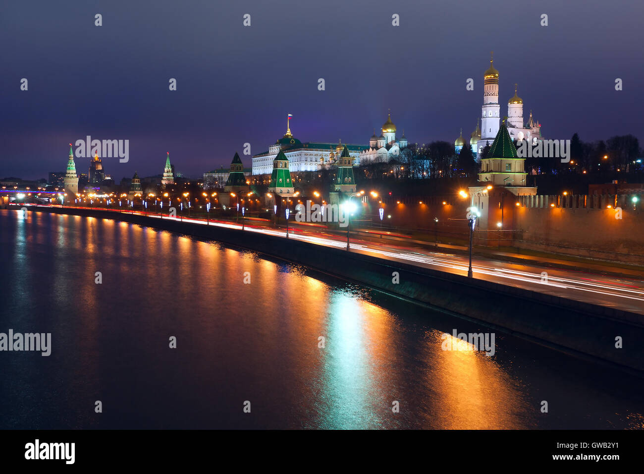 Touristic spot in the Moscow center (landmark): view to the Kremlin with wall and towers, Moskva river, embankment by  night Stock Photo