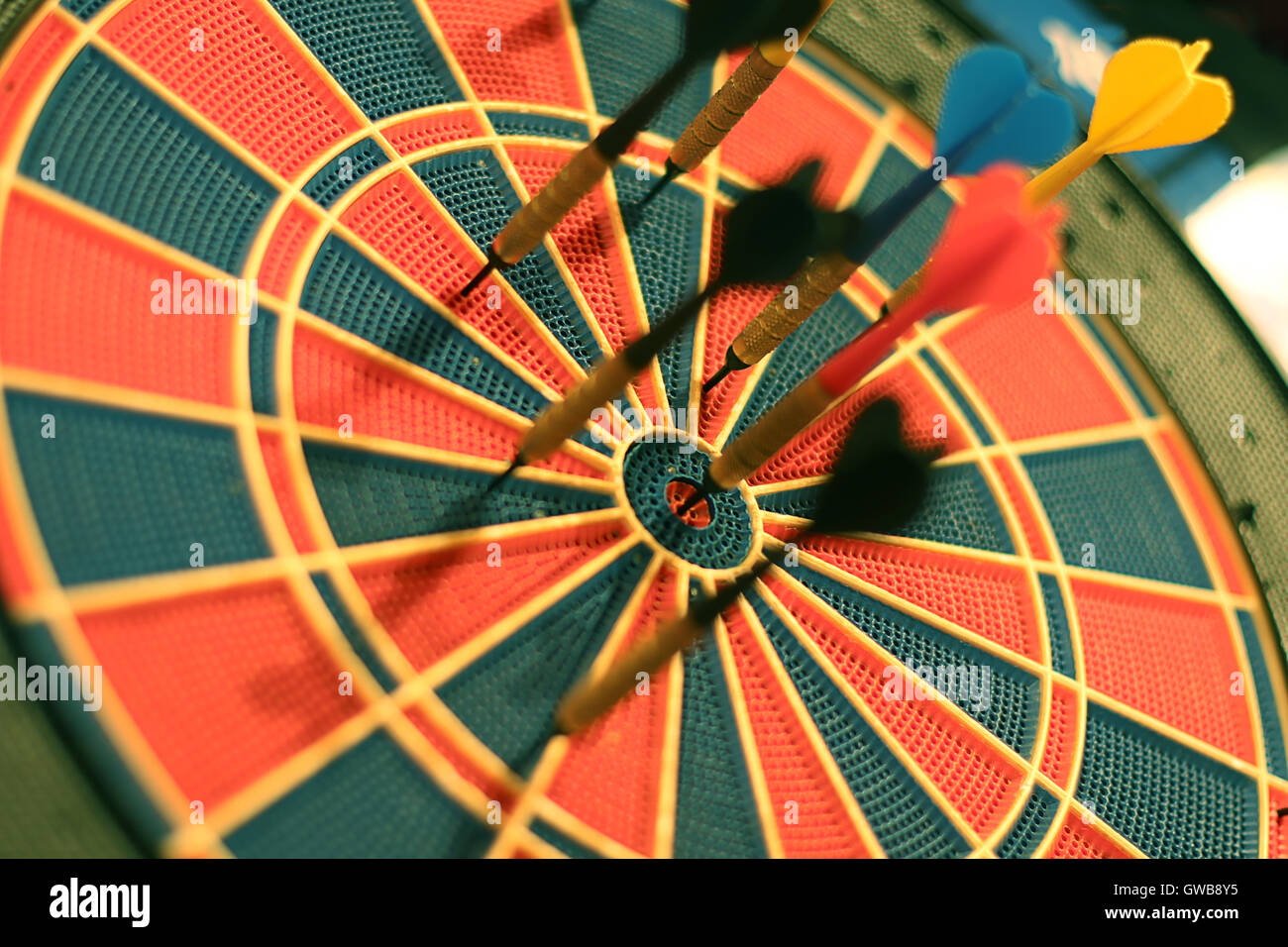 Arrows in archery target board hires stock photography and images Alamy