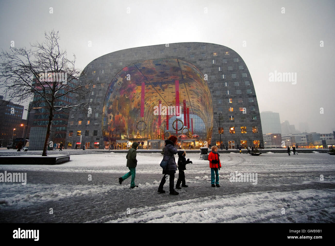 Rotterdam's Marktal on a cold snowy winter's day with Family Stock Photo