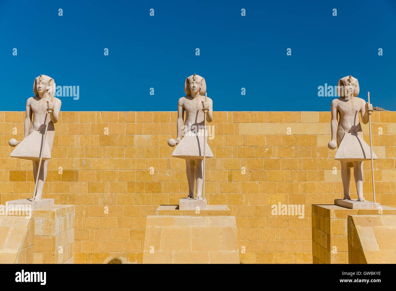 Ancient egyptian statues Stock Photo Alamy
