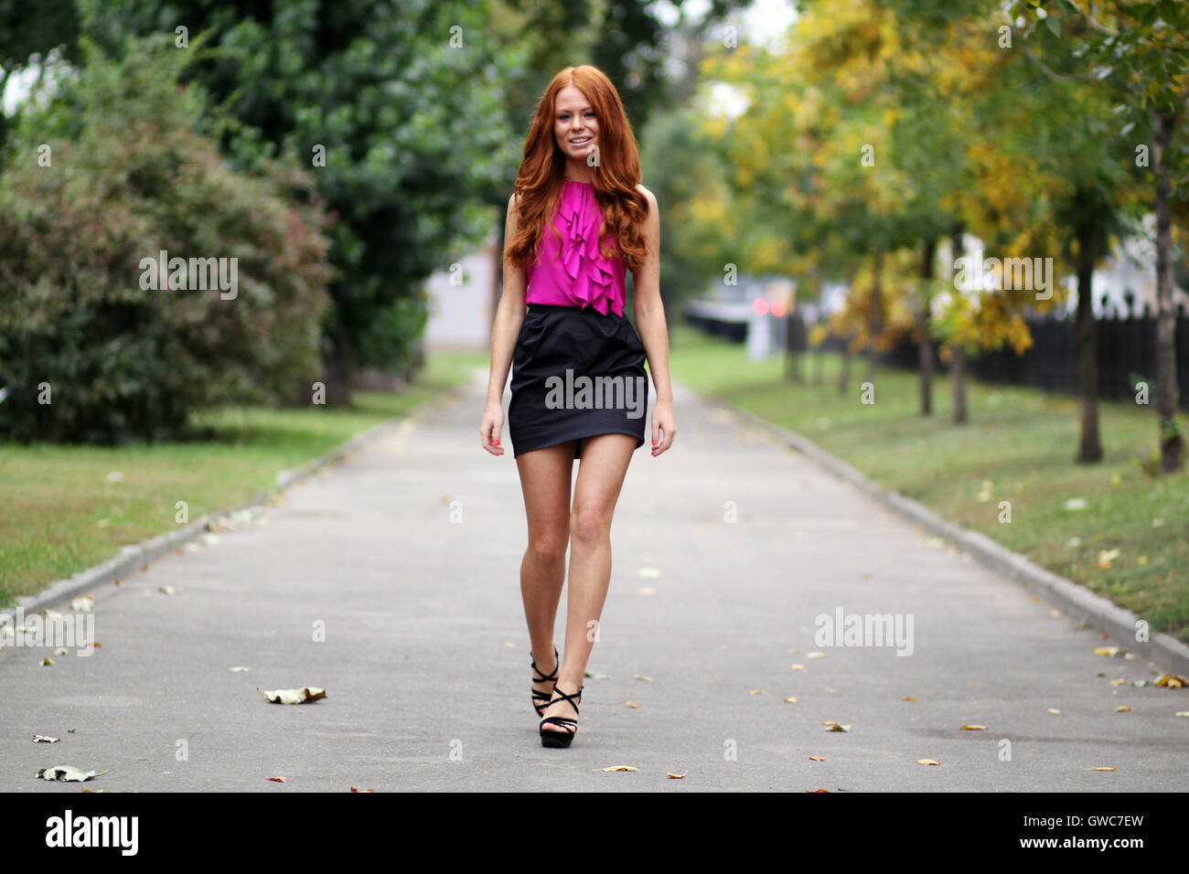 Beautiful young woman in autumn park Stock Photo - Alamy