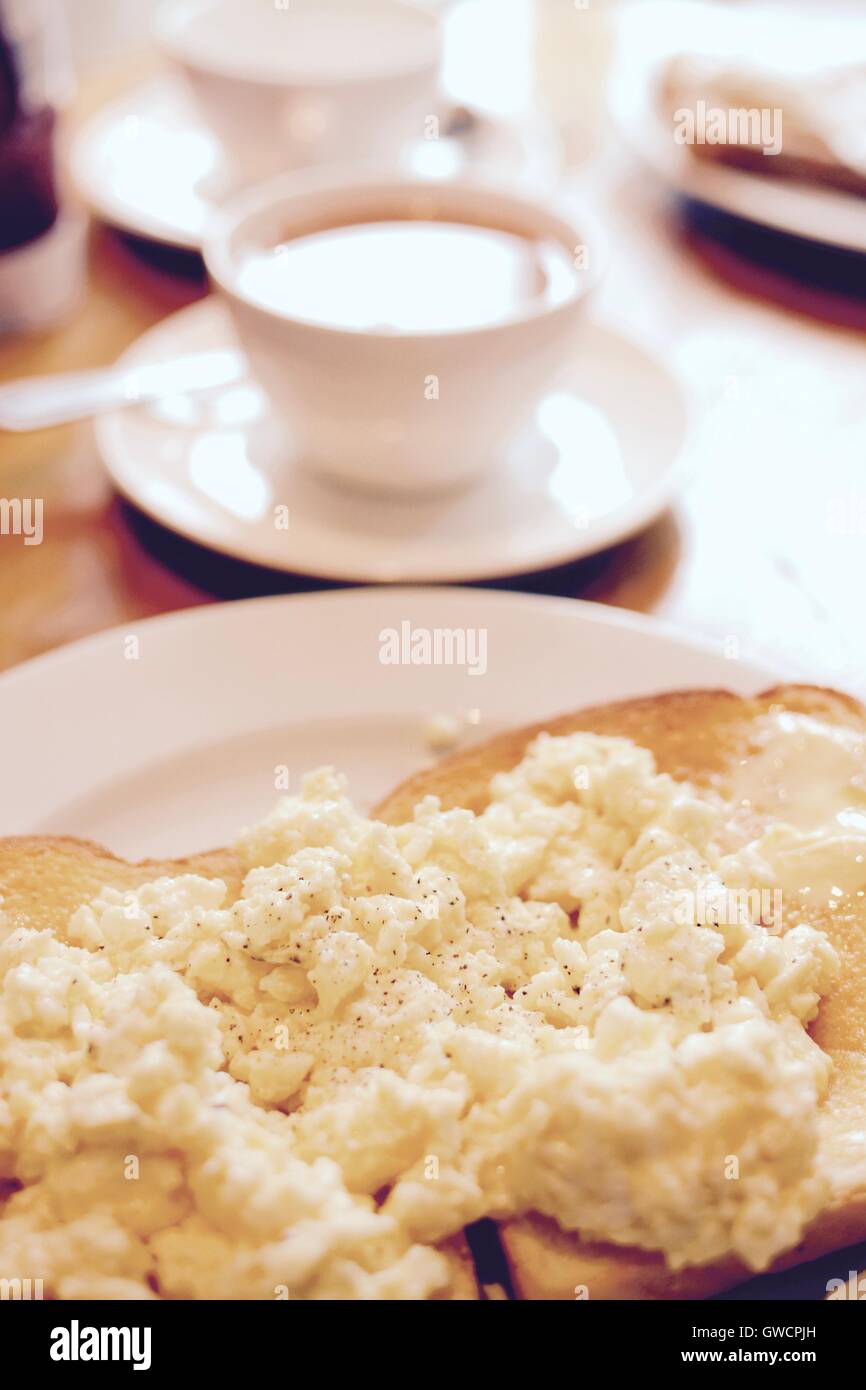 Scrambled egg on toast Stock Photo - Alamy
