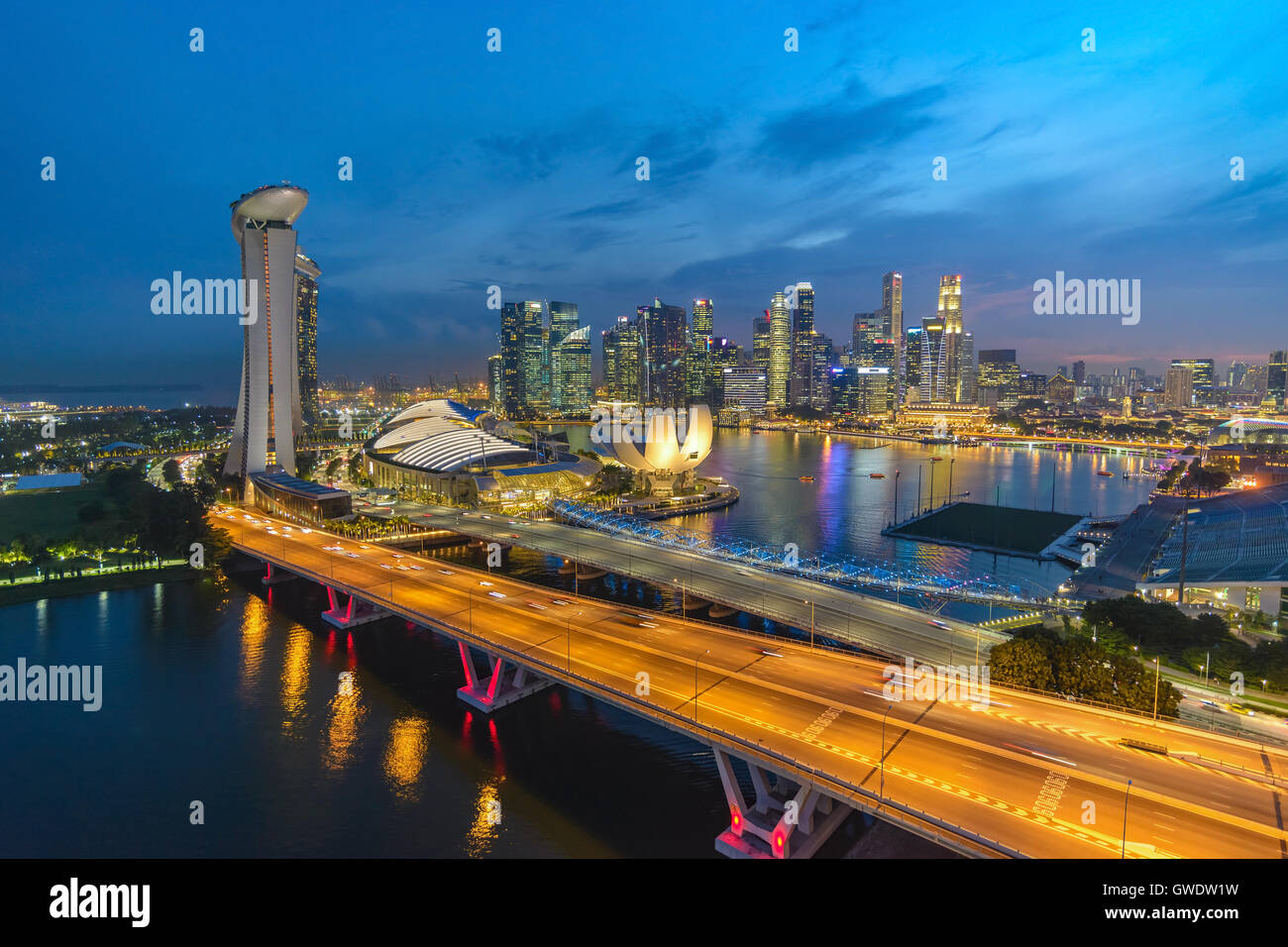 Singapore night skyline hi-res stock photography and images - Alamy