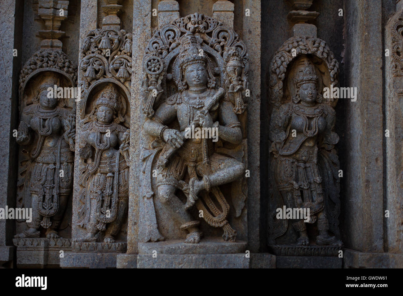 Image of the Hindu god Krishna playing a flute in Chennakesava temple