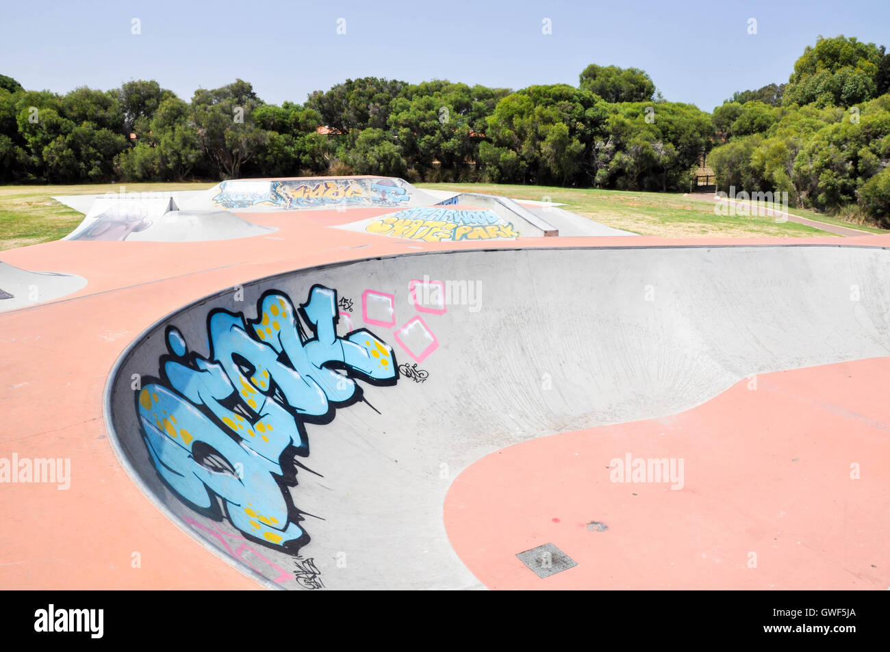 Spearwood Skate Park with concrete ramps and urban art in the treed setting  under a blue sky in Spearwood, Western Australia Stock Photo - Alamy