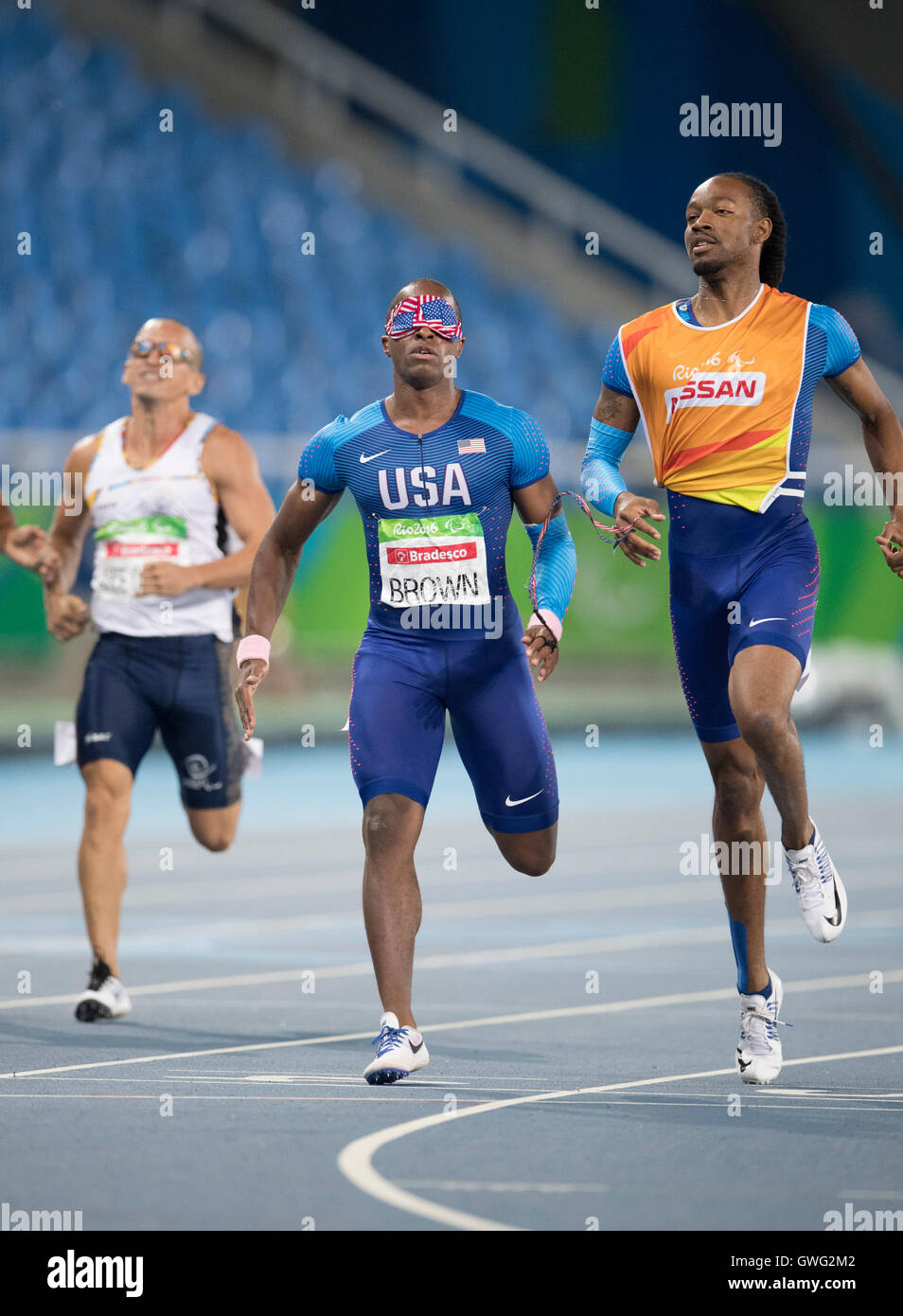 USA's David Brown and guide Jerome Avery win heat of men's 200 meters
