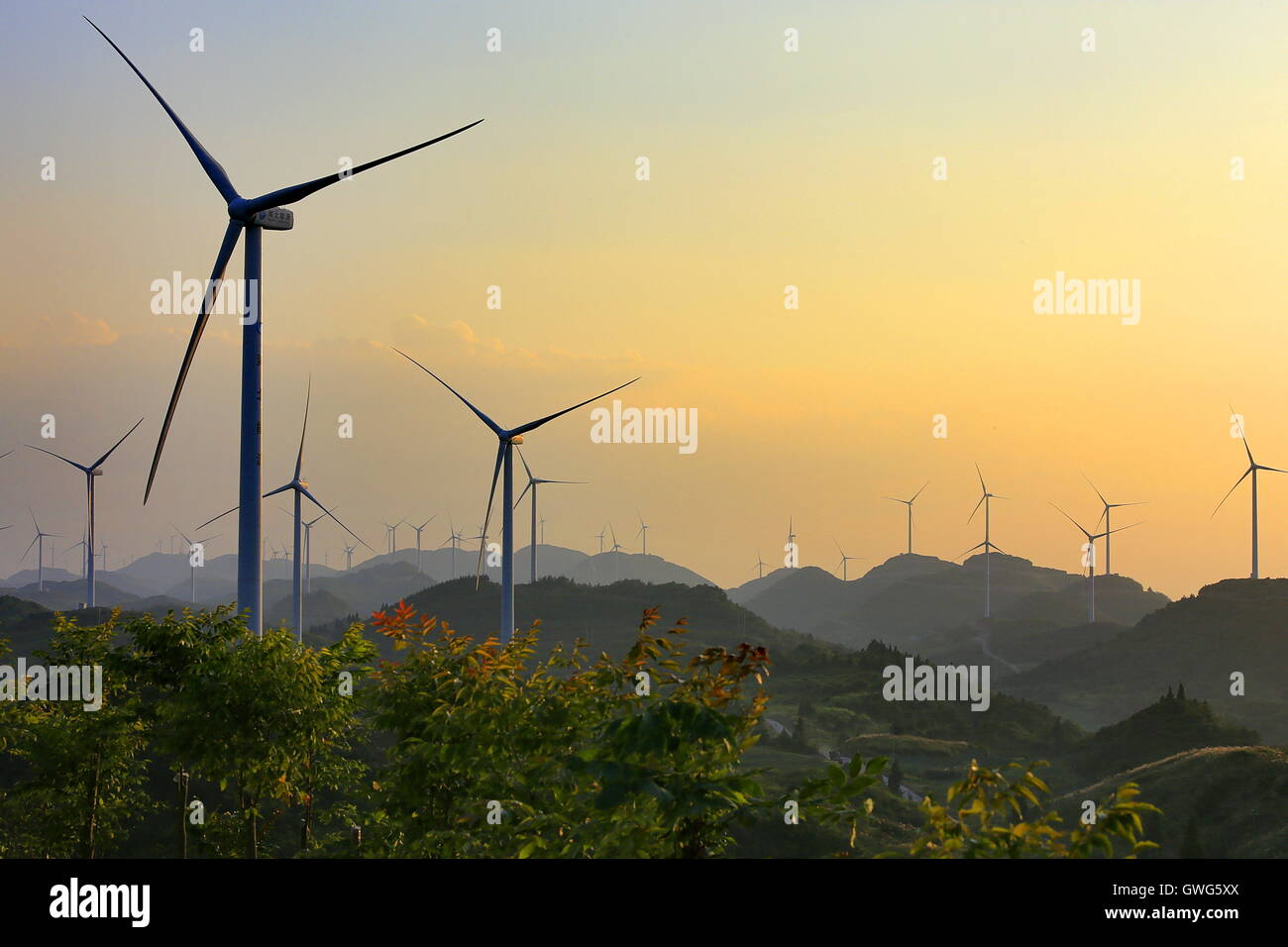 Энергетика кнр становится чистой все быстрее. ВЭС Ганьсу в Китае. Возобновляемые источники энергии (ВИЭ). Ветровая электростанция Ганьсу. «Ганьсу» (Китай) ветряная электростанция.