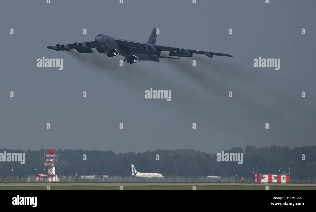 Mosnov, Czech Republic. 13th Sep, 2016. U.S. strategical bomber B-52 Stratofortress (pictured) lands in Airport Mosnov, Czech Republic, September 13, 2016. Bomber B-52 will have their first flights within the exercise on Sunday during NATO Days and Czech Air Force Days at Mosnov airport on September 17-18. Credit:  Jaroslav Ozana/CTK Photo/Alamy Live News Stock Photo