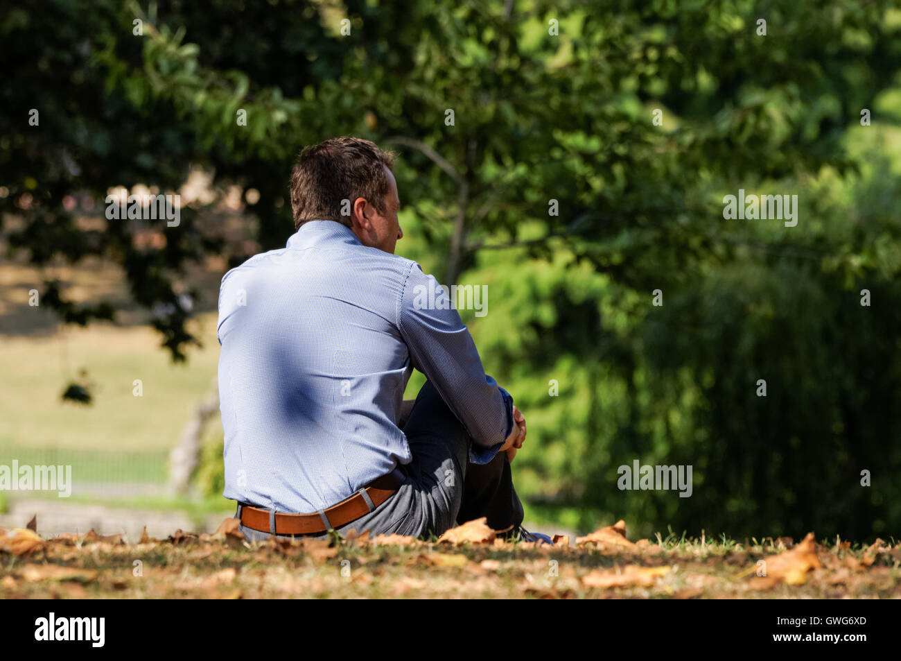 middle-age-man-enjoying-sunny-weather-in-st-james-s-park-london