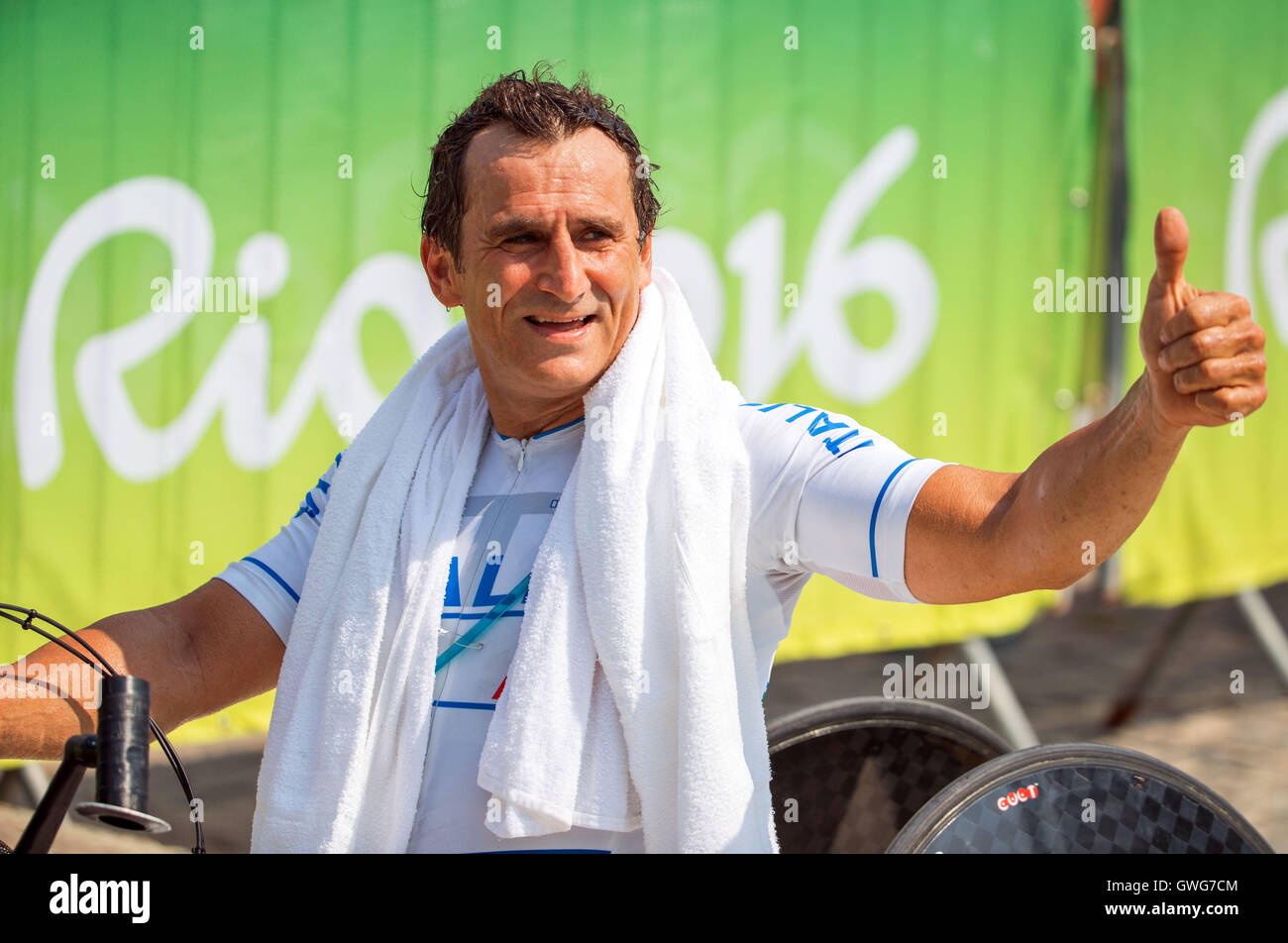 Italy's Alessandro Zanardi is overcome by emotion after winning gold in the Men's Time Trial H5 held in Pontal during the Rio 2016 Paralympic Games, Rio de Janeiro, Brazil, 14 September 2016. Photo: Jens Buettner/dpa Stock Photo